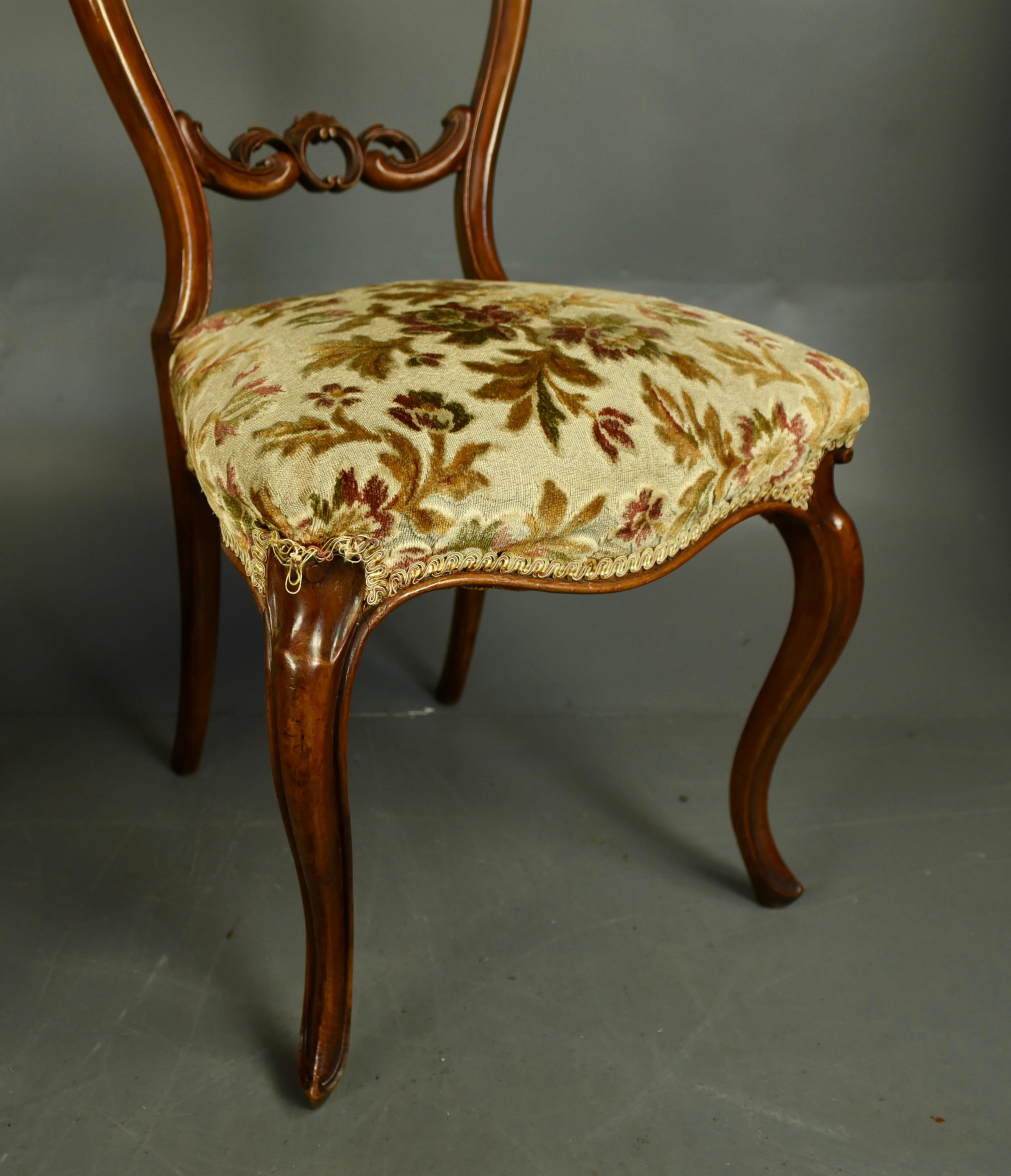 19th century set of six walnut dining chairs In Good Condition In Chelmsford, GB