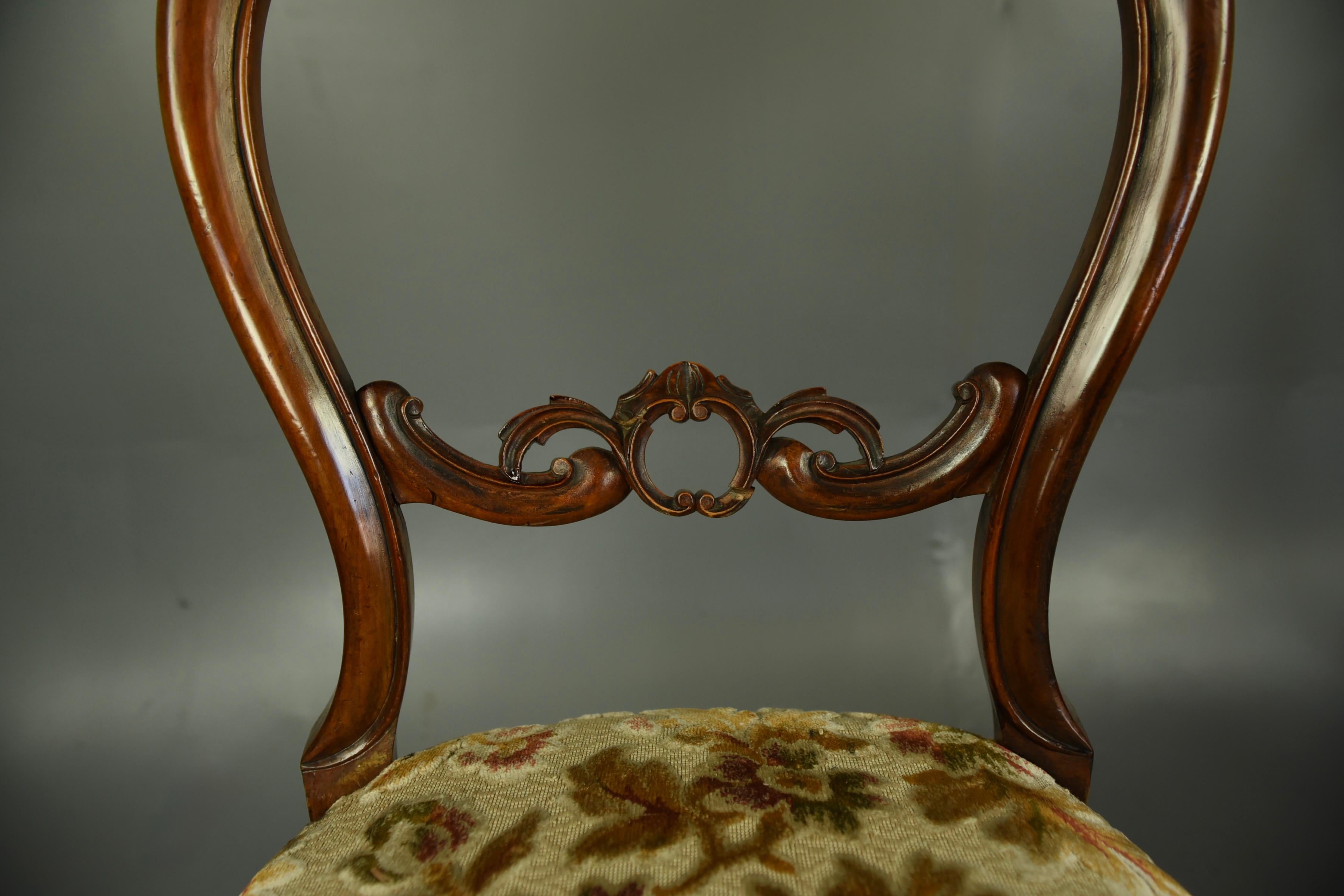 Mid-19th Century 19th century set of six walnut dining chairs