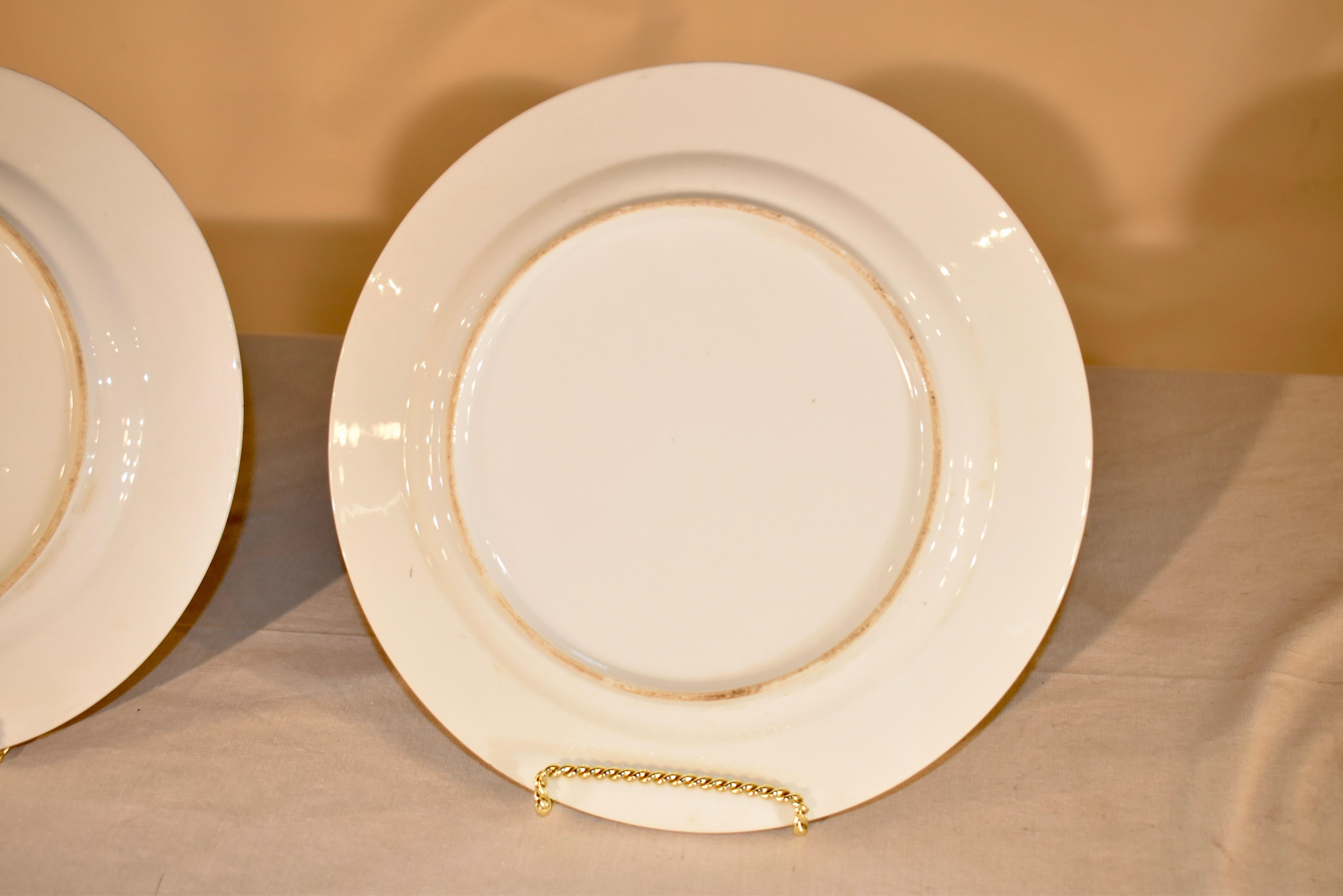 Set di tre piatti armoriali del XIX secolo in vendita 3