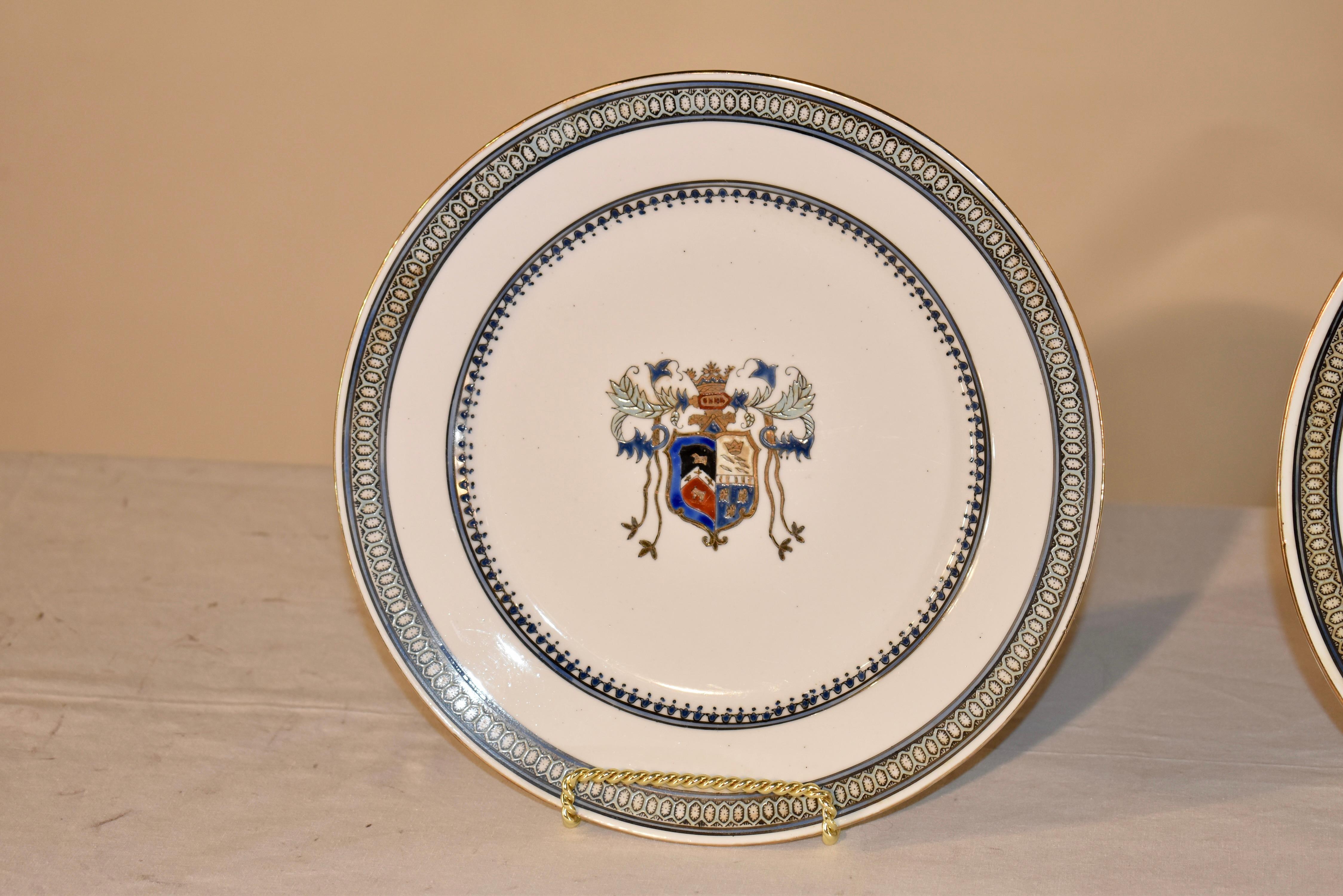 Vittoriano Set di tre piatti armoriali del XIX secolo in vendita