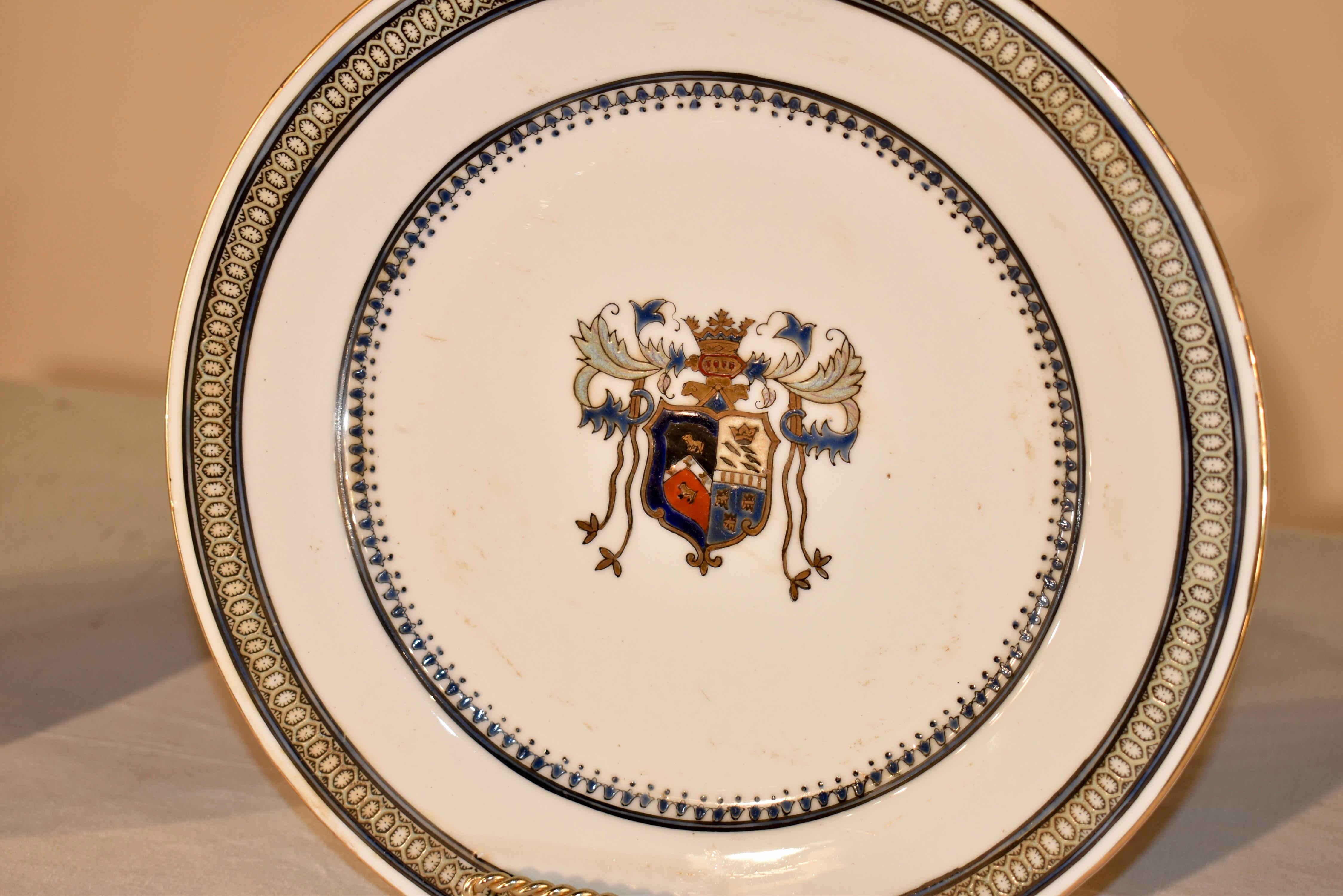 Ironstone Set di tre piatti armoriali del XIX secolo in vendita