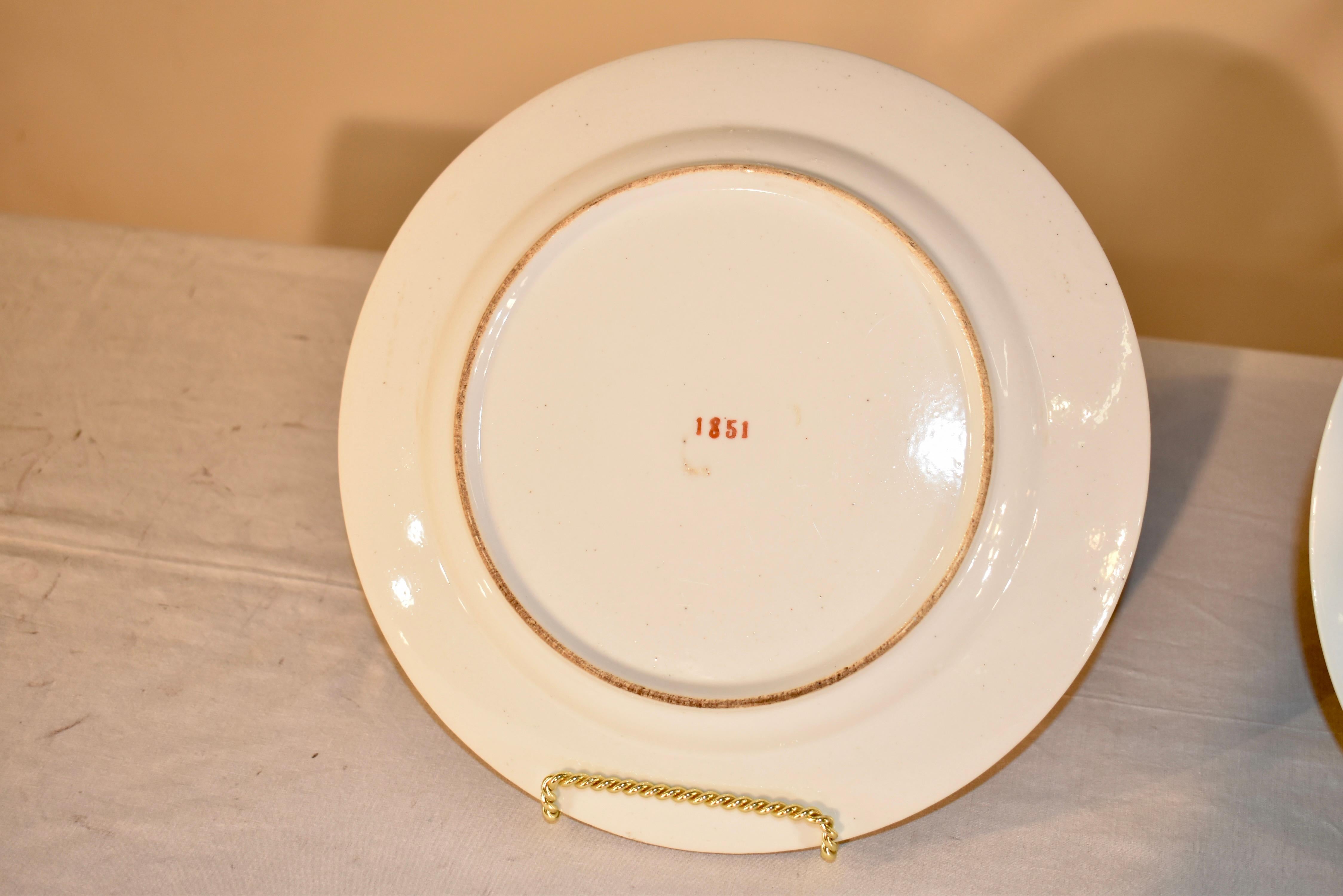 Set di tre piatti armoriali del XIX secolo in vendita 1