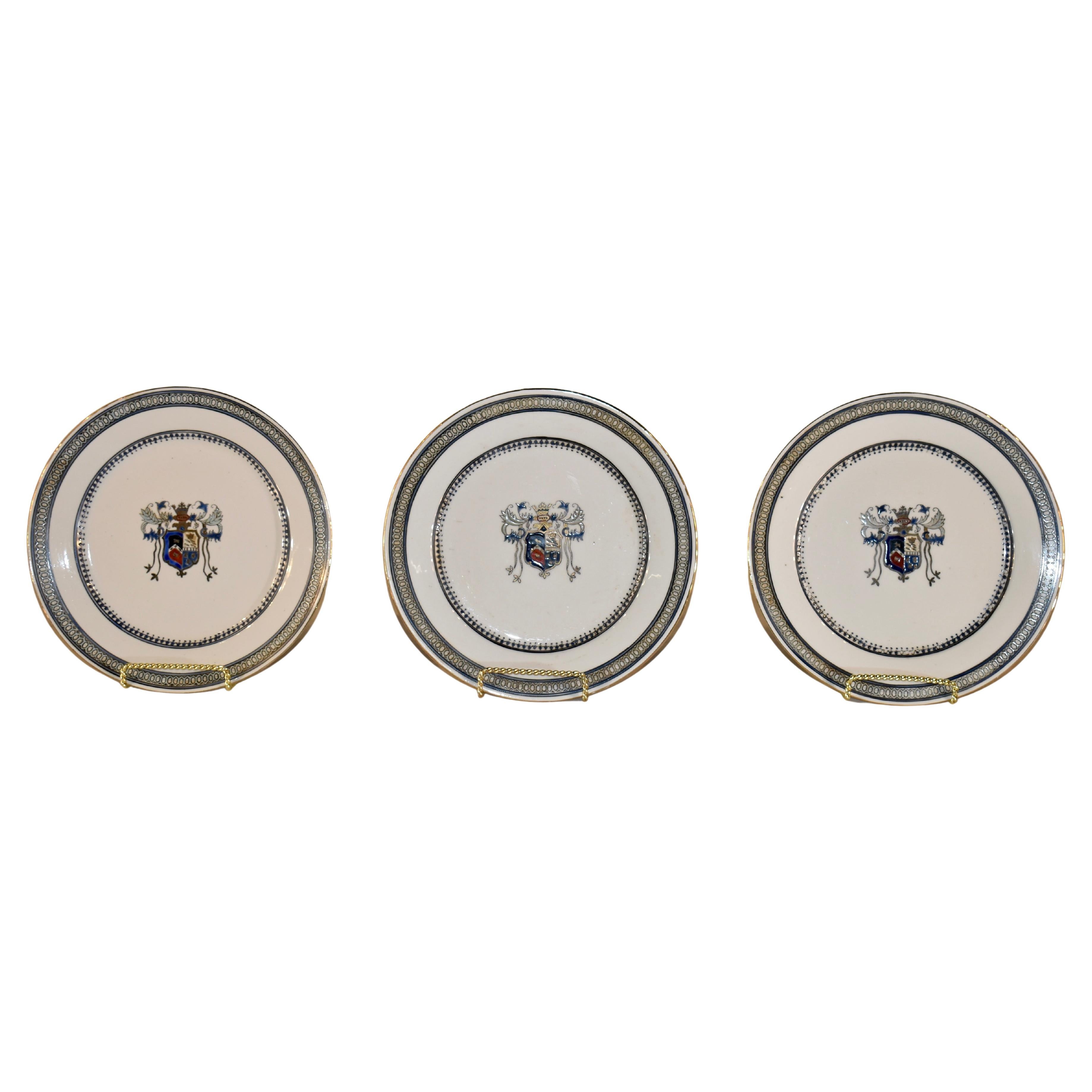 Set di tre piatti armoriali del XIX secolo in vendita