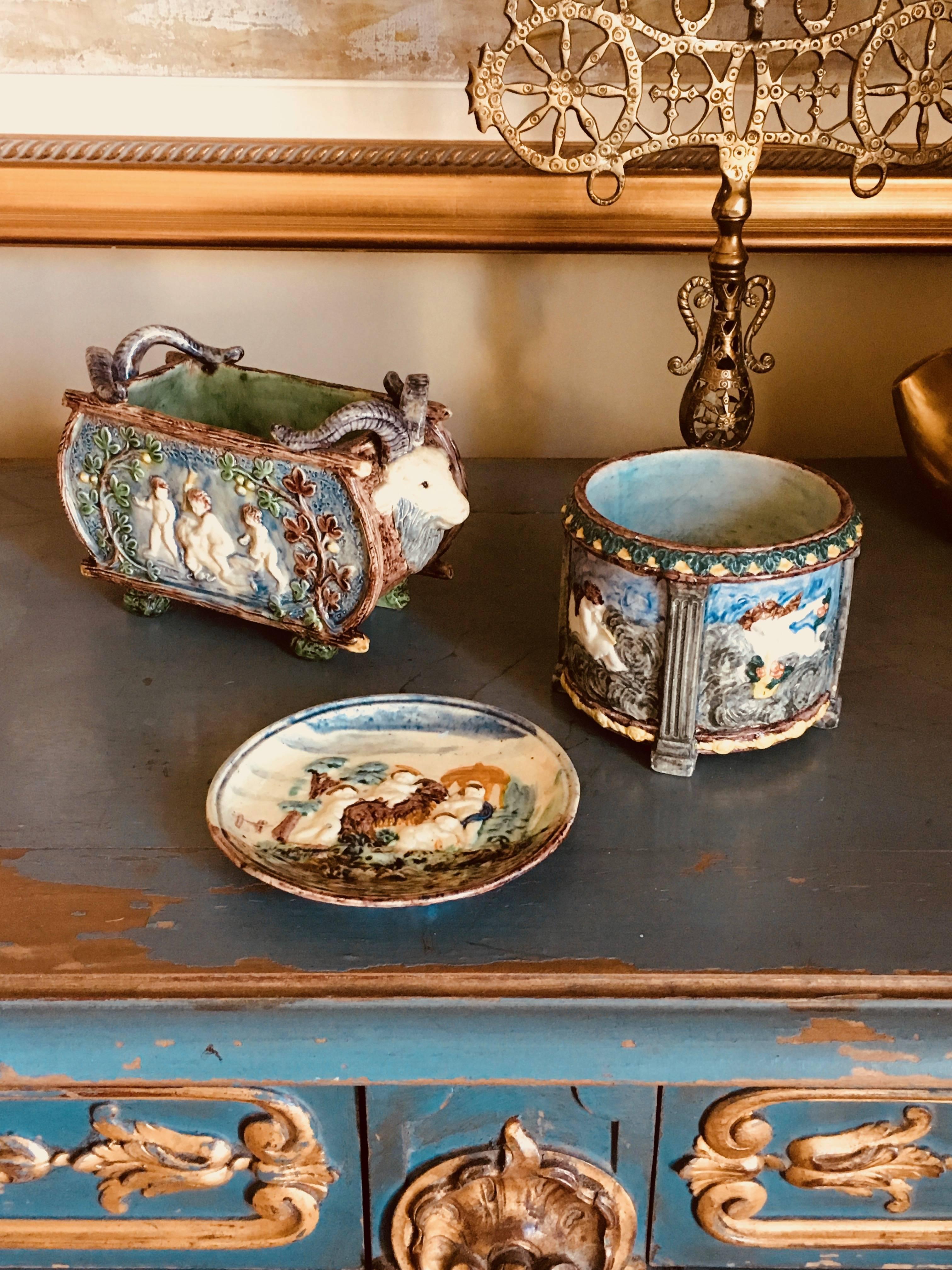 Late 19th century set of three beautiful barbotine ceramic pieces signed by Thomas Sergent (1830-1890). The set contains two jardinieres and a small plate, all of them in very good condition, lovely vivid colors and deep relief.
France, circa