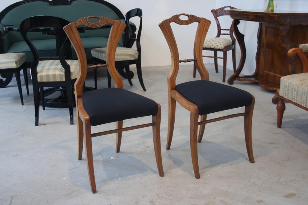 Polished 19th Century Set of Three Biedermeier Walnut Chairs. Vienna, c. 1825. For Sale
