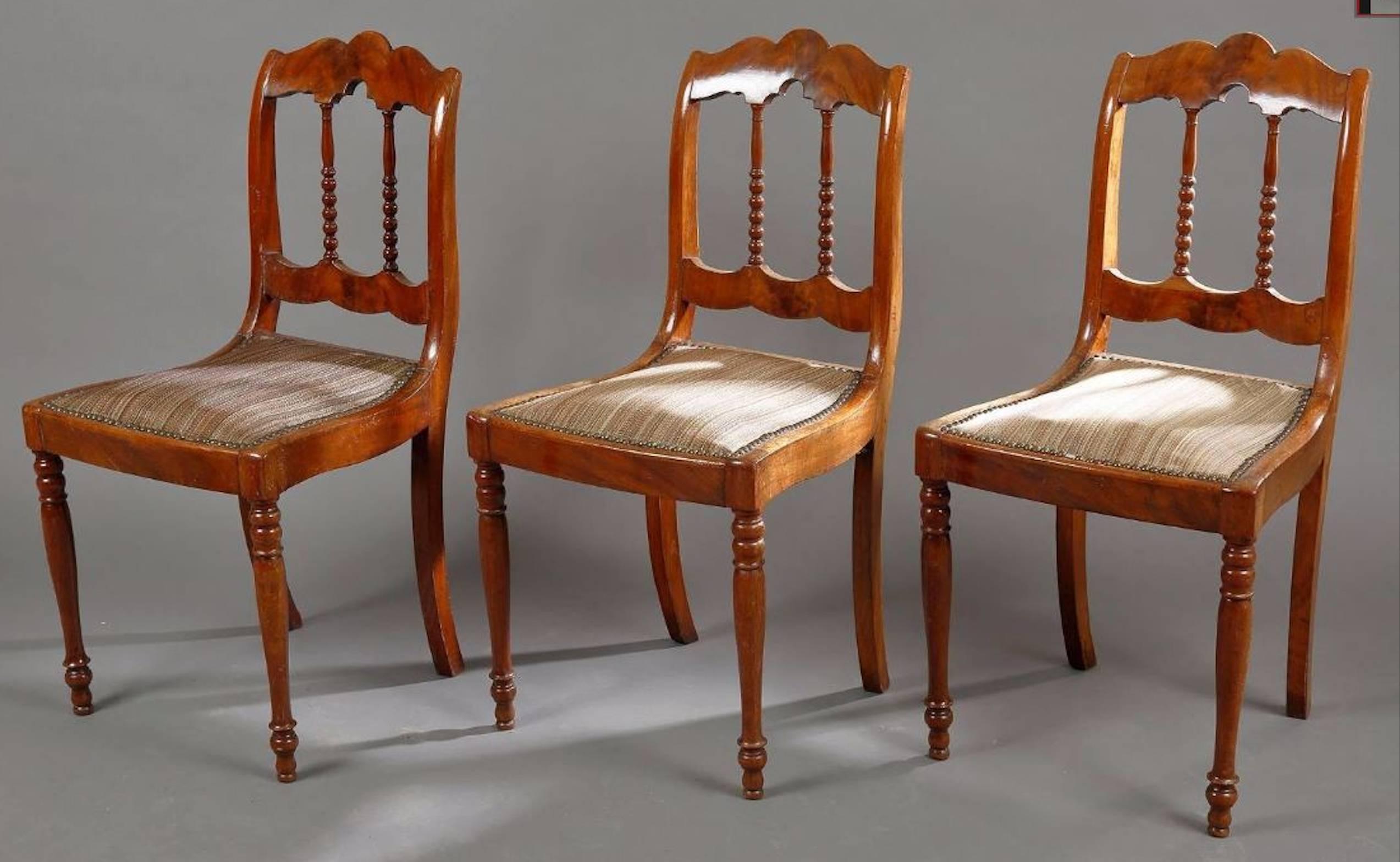 Set of three mahogany chairs with open backs resting on carved feet.
France, circa 1890.