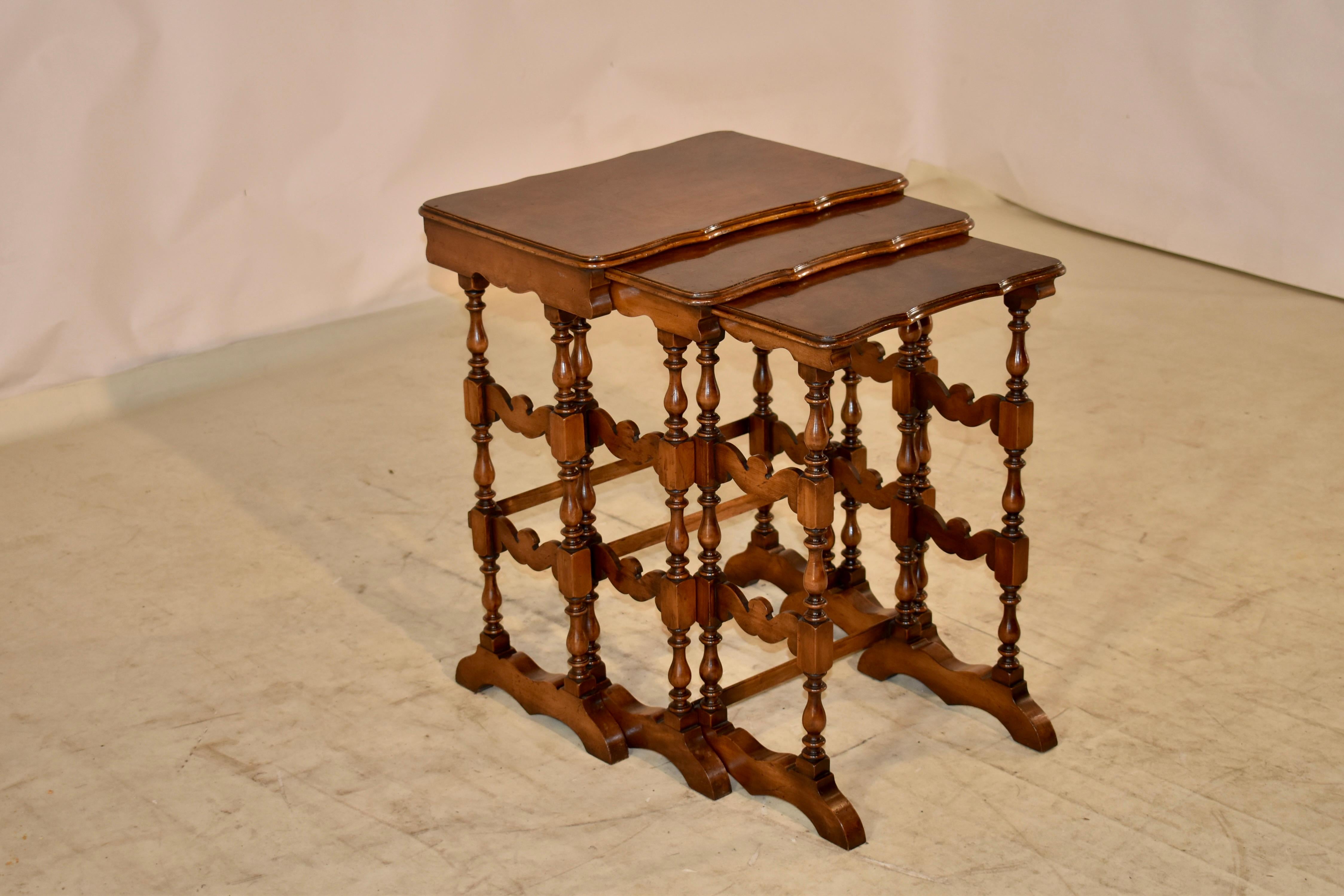 19th Century Set of Three Nesting Side Tables In Good Condition For Sale In High Point, NC