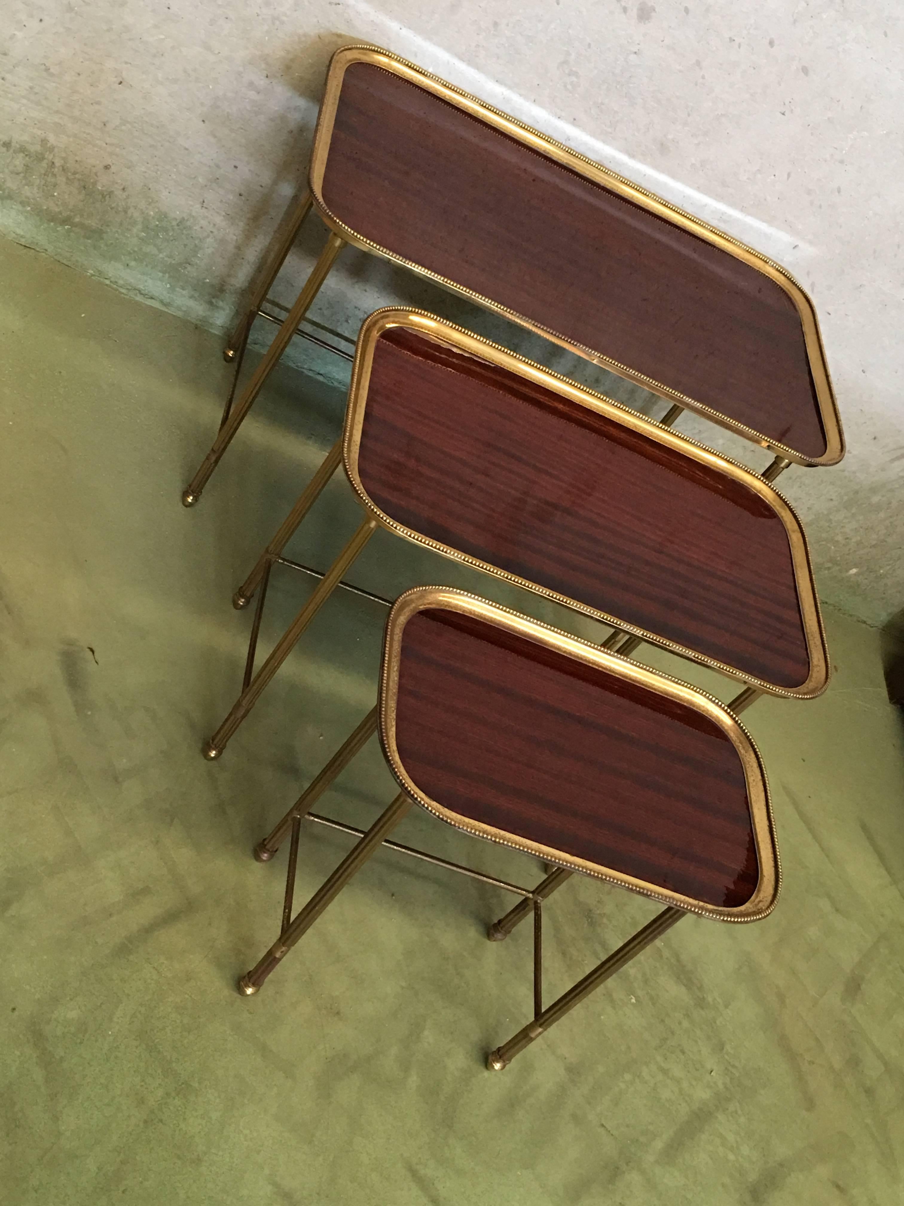 19th Century Set of Three Nesting Tables in Brass and Mahogany, France For Sale 1
