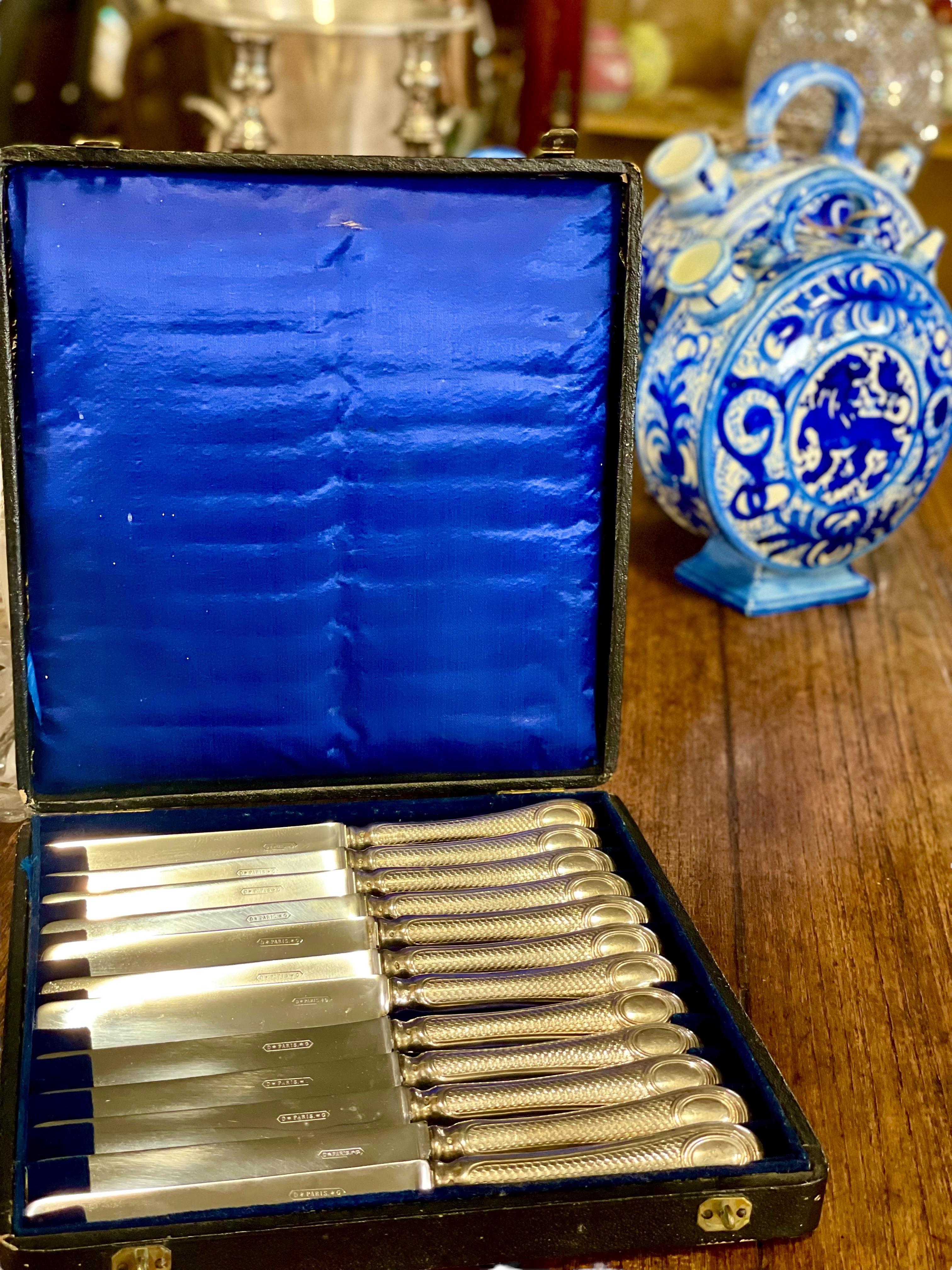 Ensemble de douze couteaux « Entremet » anciens en argent sterling du 19ème siècle en vente 4