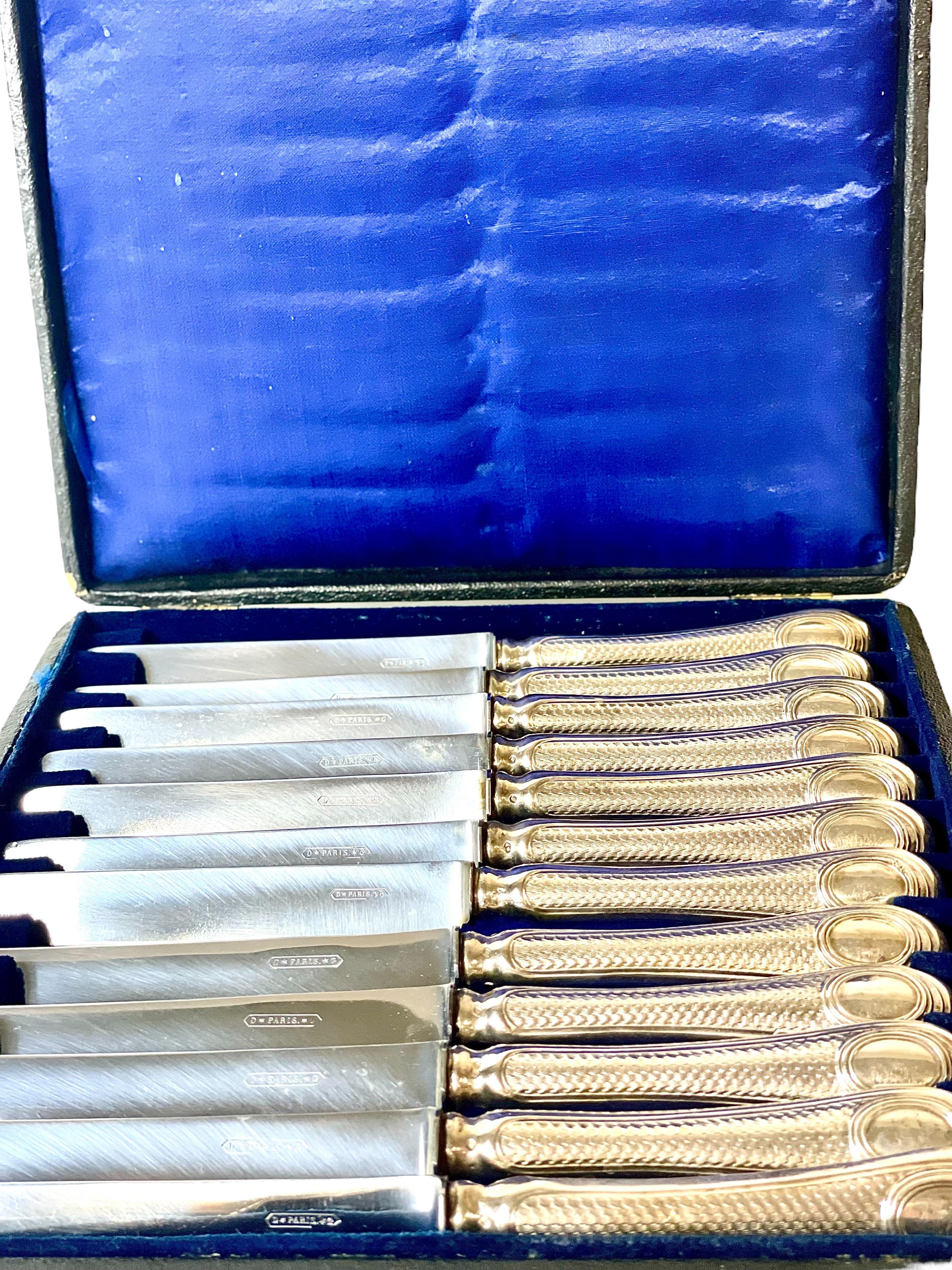 Louis XVI Ensemble de douze couteaux « Entremet » anciens en argent sterling du 19ème siècle en vente