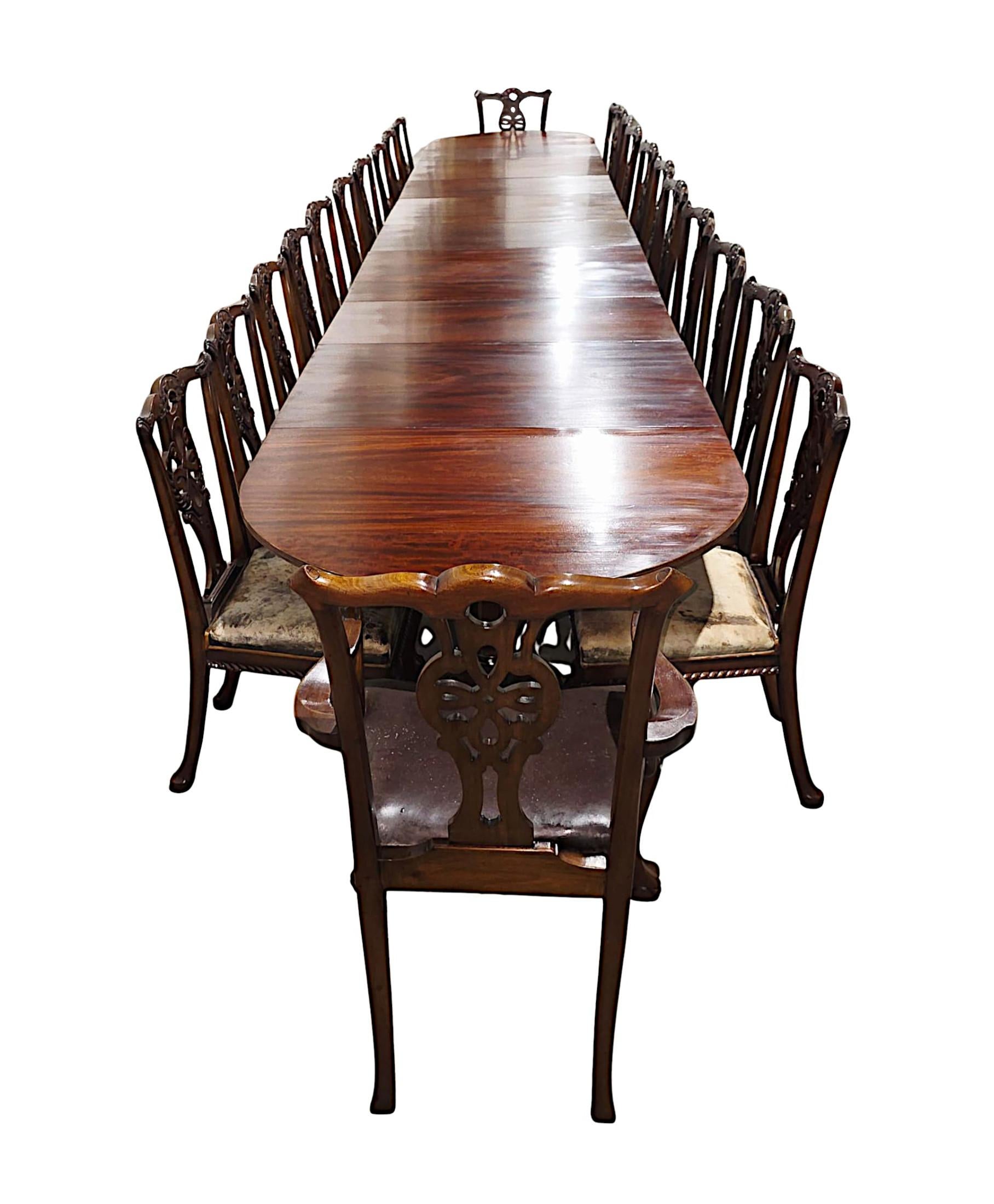Siglo XIX Conjunto de veinticuatro sillas de comedor atribuidas a Butler's of Dublin Irlandés en venta