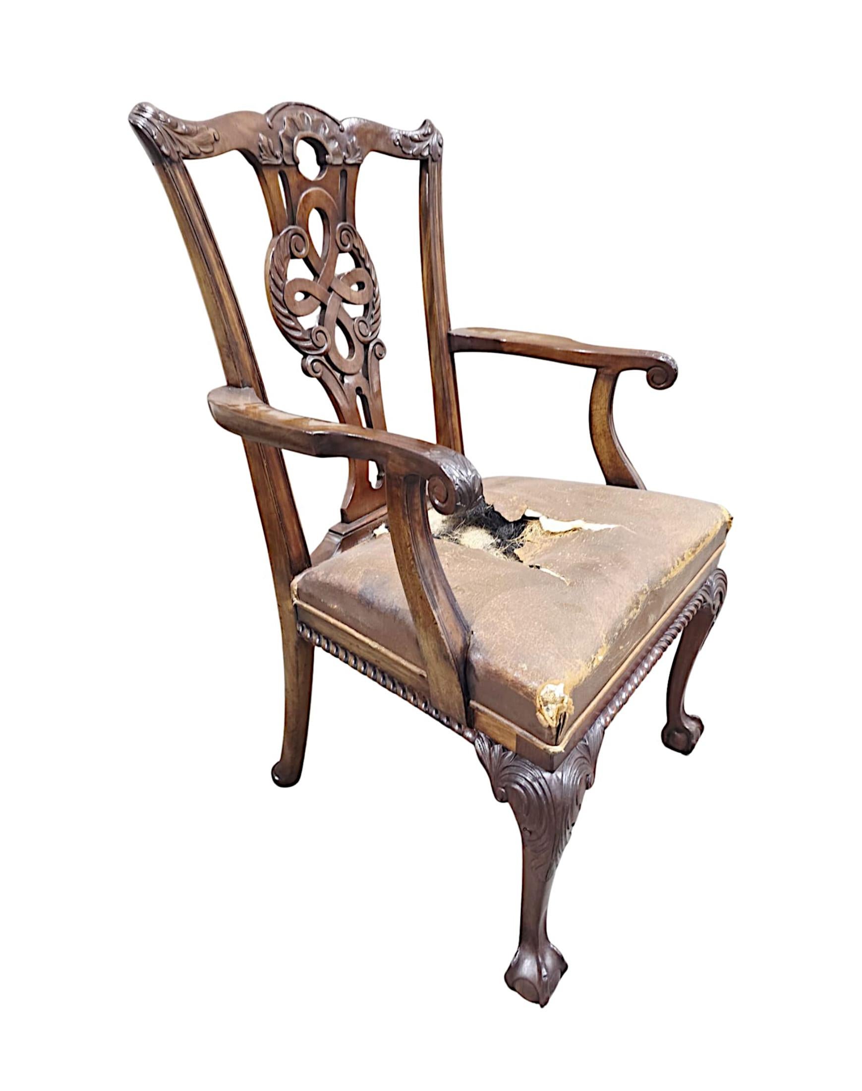 Siglo XIX Conjunto de veinticuatro sillas de comedor atribuidas a Butler's of Dublin Tela en venta