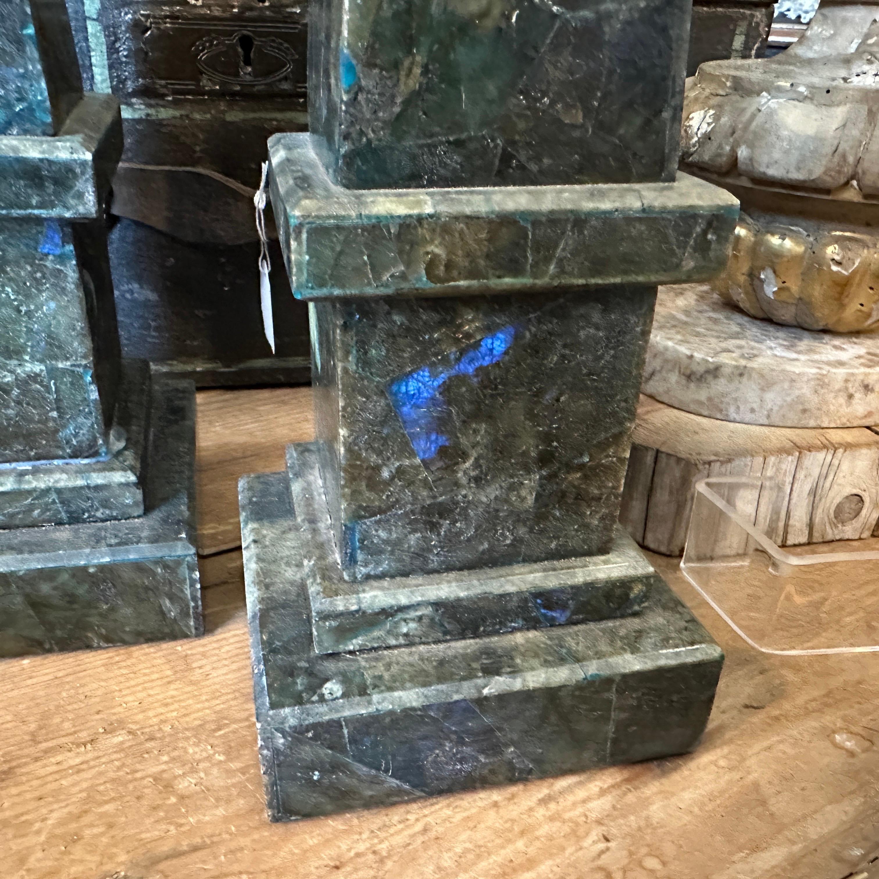Neoclassical 19th Century Set of Two Green Marble and Lapis lazuli Assembled Italian Obelisks For Sale