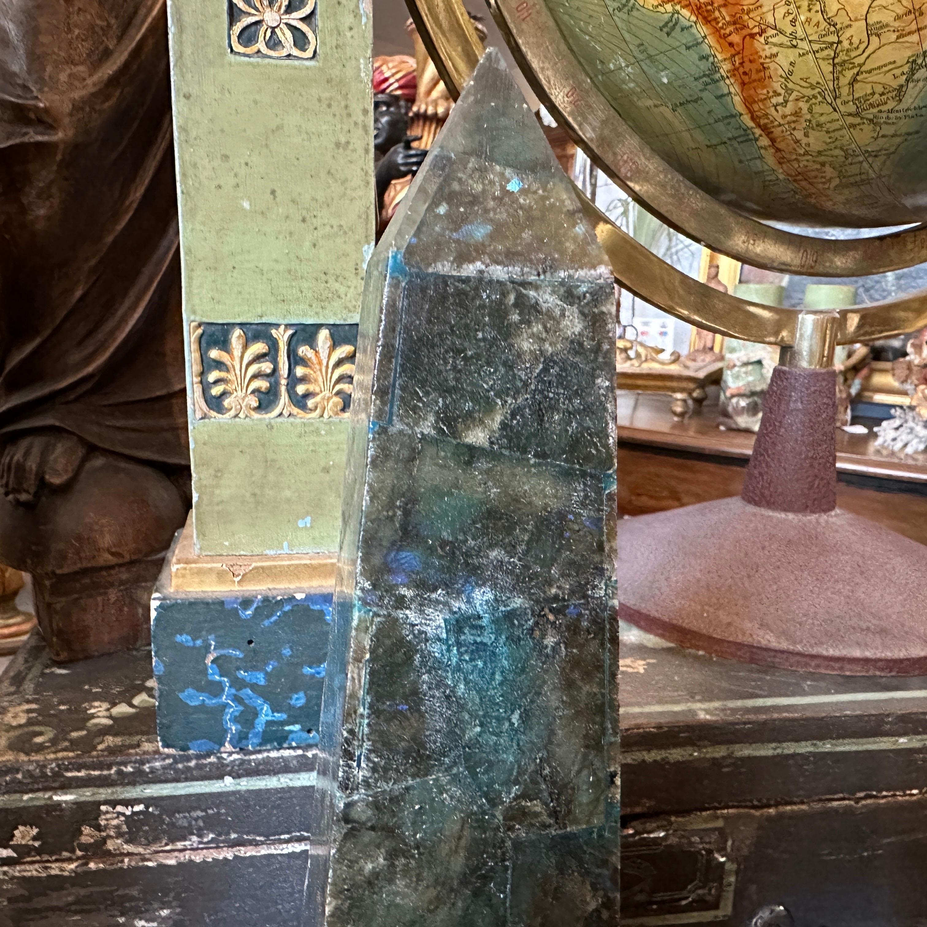 Set aus zwei italienischen Obelisken aus grünem Marmor und Lapislazuli aus dem 19. Jahrhundert (20. Jahrhundert) im Angebot