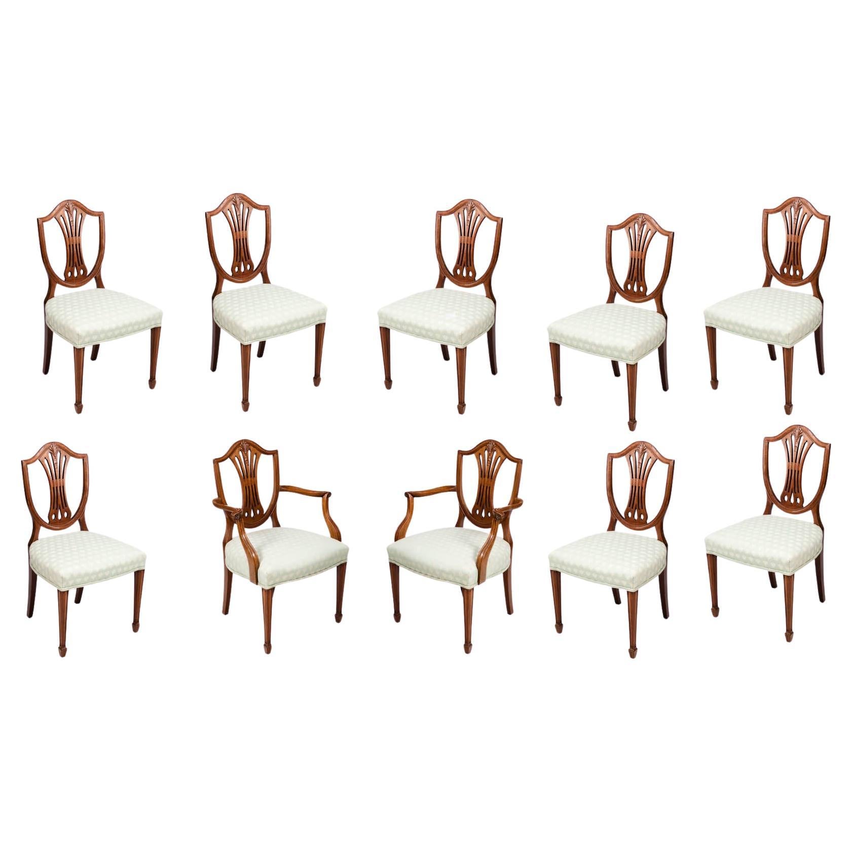 Ensemble de dix chaises de salle à manger à dossier bouclier du 19e siècle
