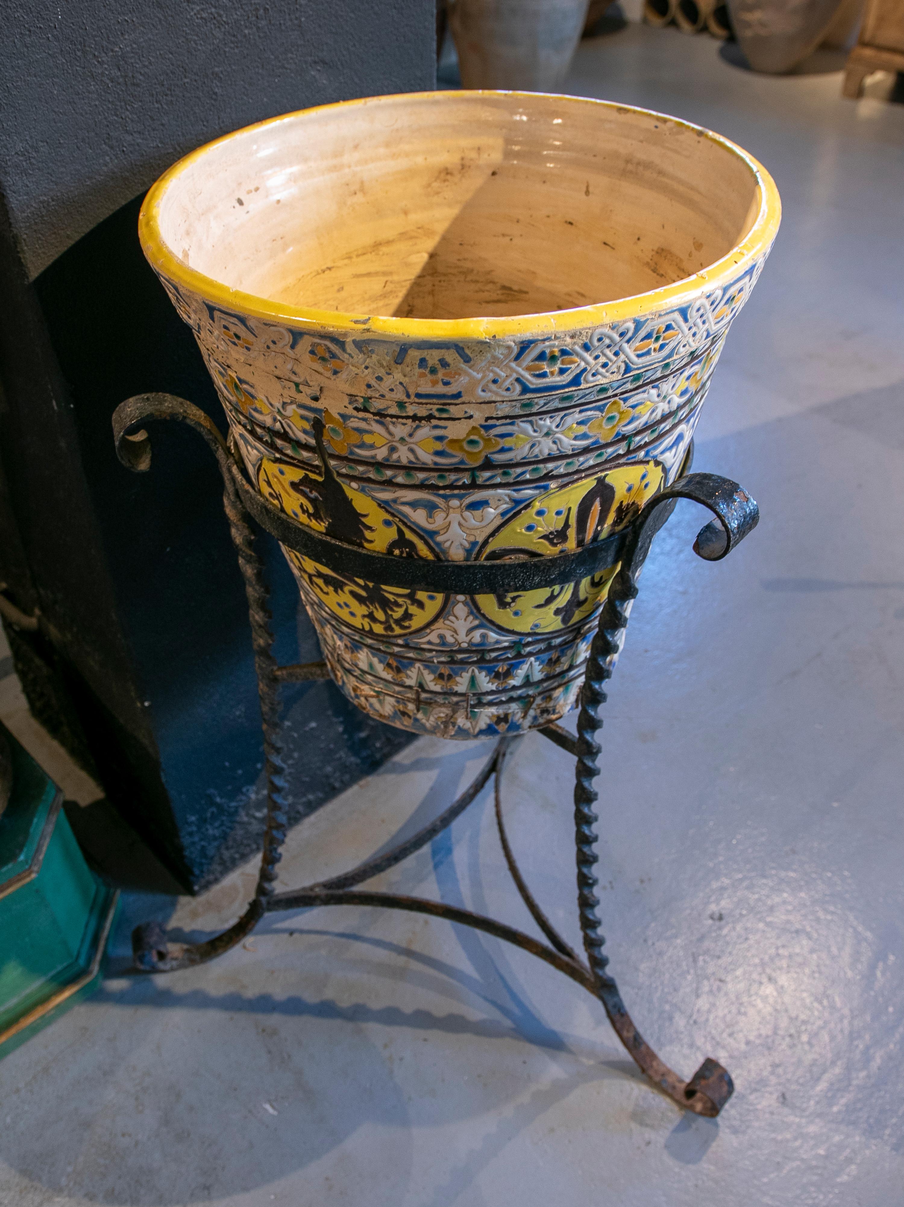 19th Century Sevilla Triana Hand-Painted Ceramic Flowerpot For Sale 2