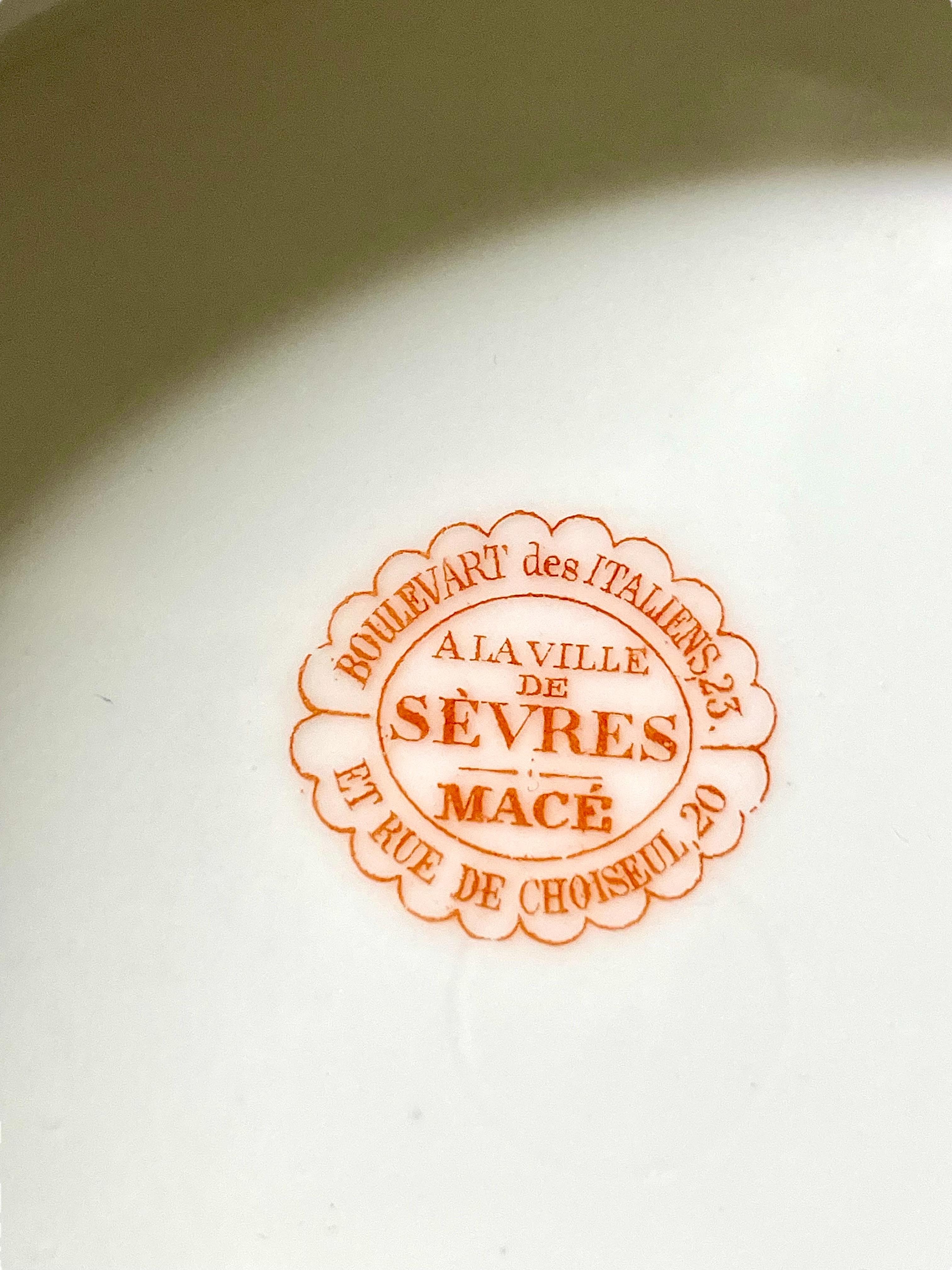 Sèvres Porzellan Tafelservice des 19. Jahrhunderts mit Comital Coronet im Angebot 14