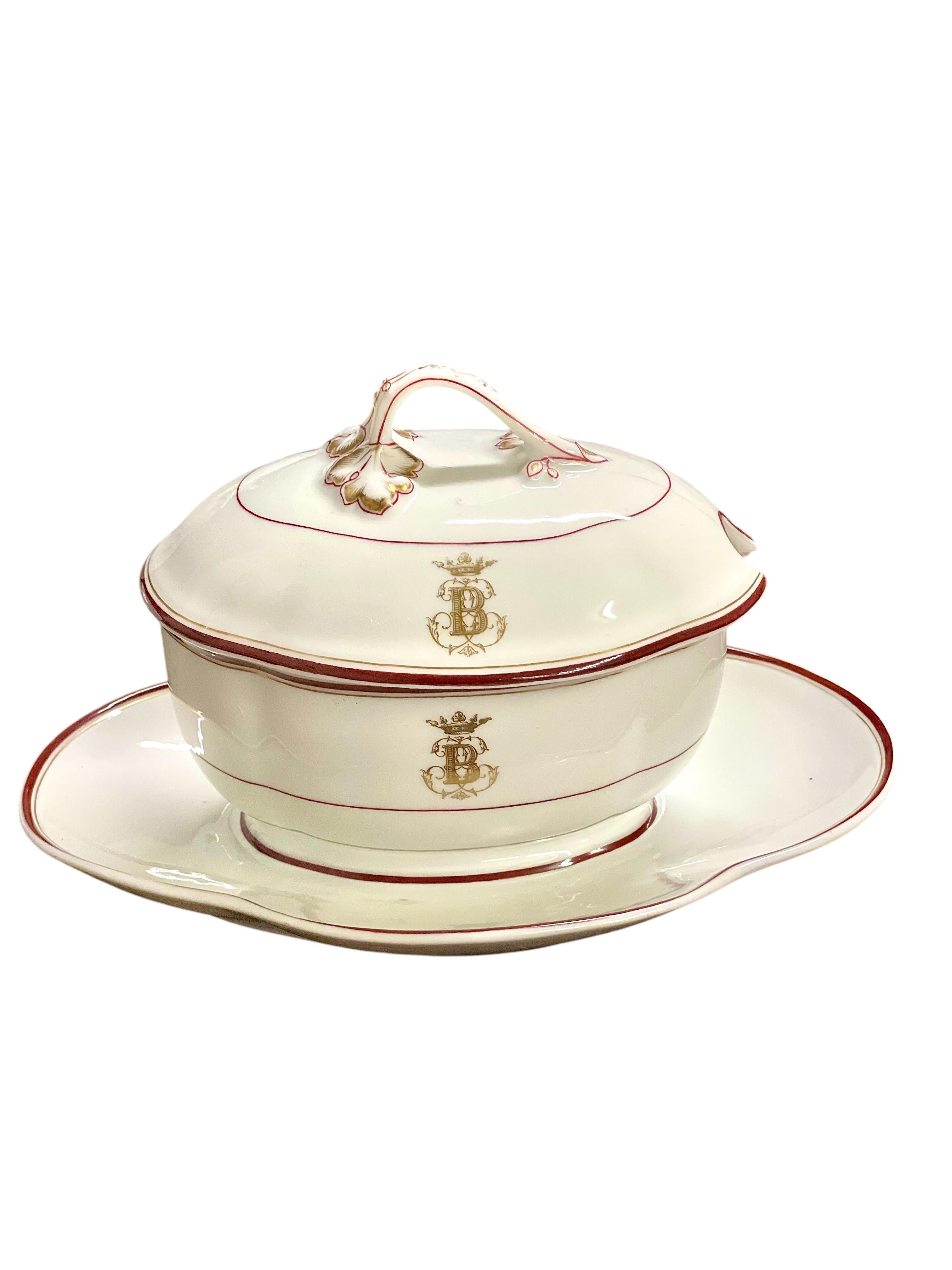 Sèvres Porzellan Tafelservice des 19. Jahrhunderts mit Comital Coronet (Französisch) im Angebot