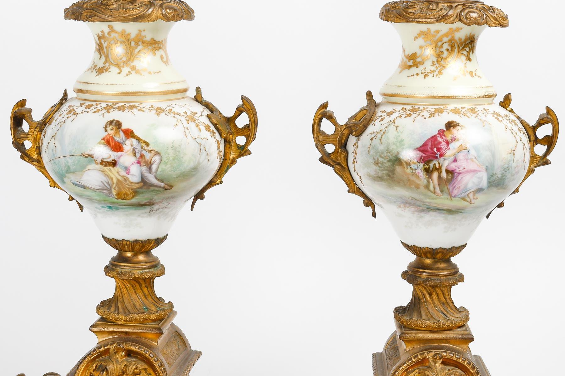 Napoléon III Garniture de cheminée en porcelaine de Sèvres du XIXe siècle. en vente