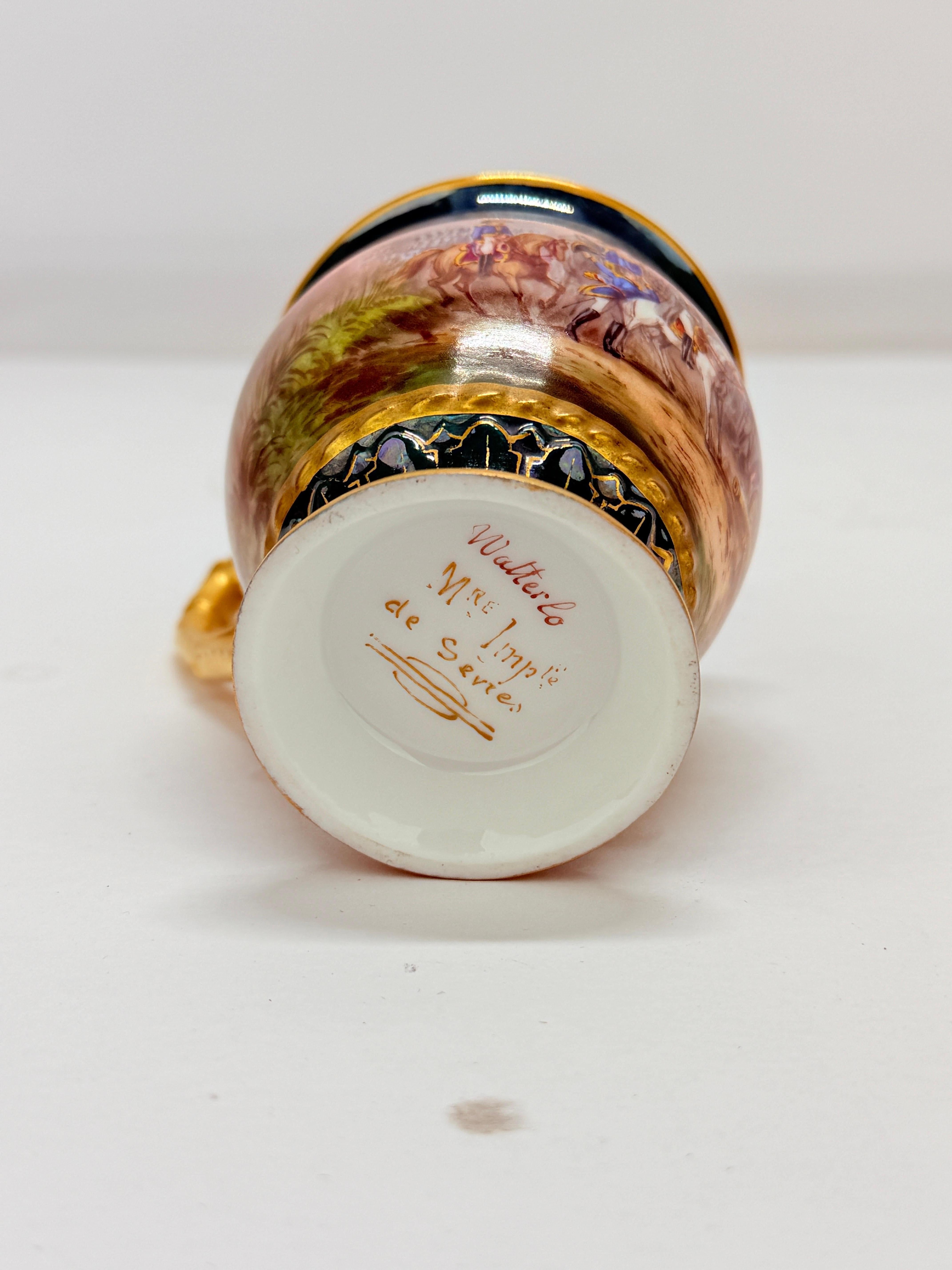 20ième siècle Coupe en porcelaine 