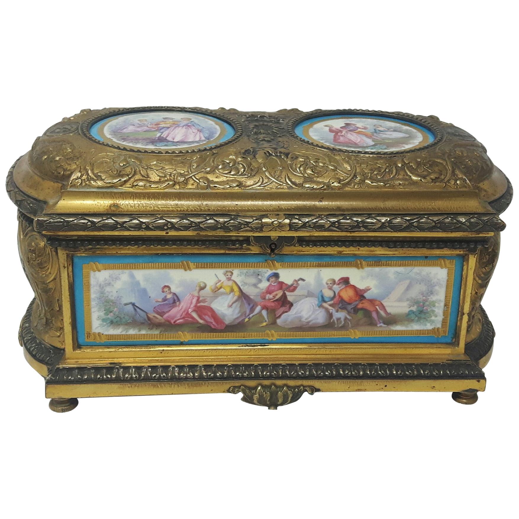 Casket im Sevres-Stil des 19. Jahrhunderts im Angebot