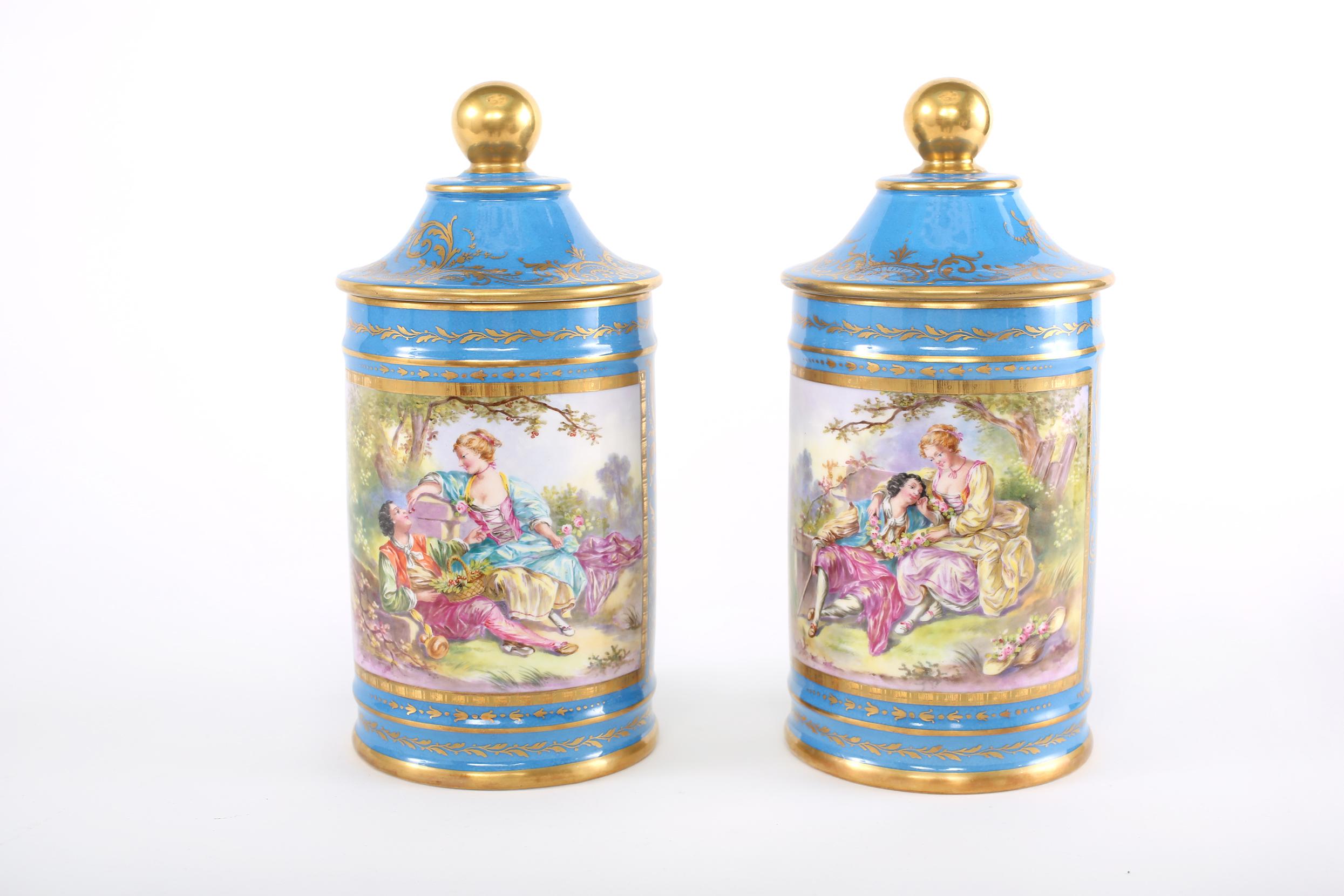 Paire de grandes jarres couvertes en porcelaine de style Sèvres du 19ème siècle en vente 7