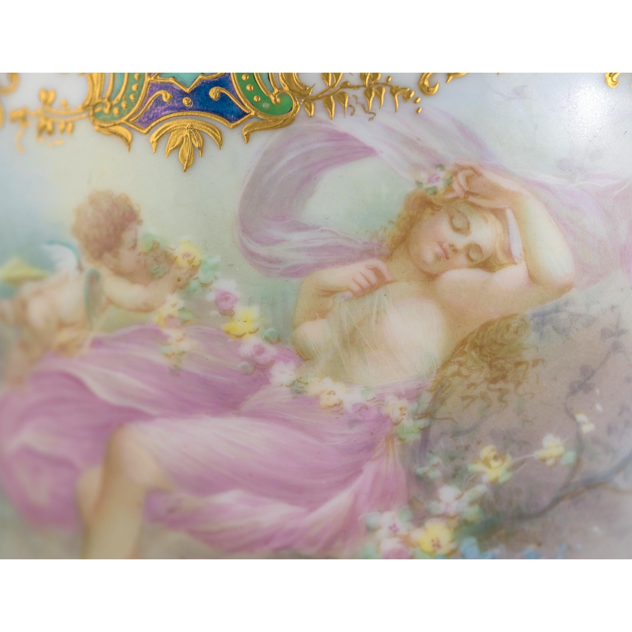 Porcellana Vaso da ritratto in porcellana dorata con smalto rosa iridescente del XIX secolo di Sèvres in vendita