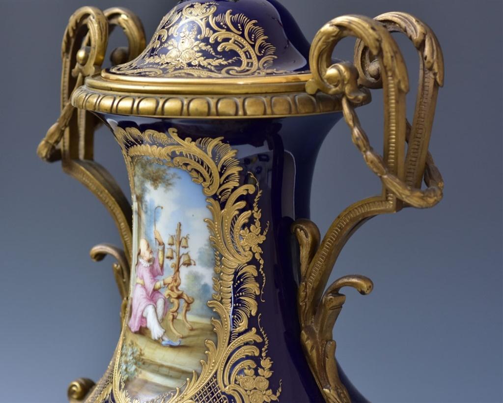 19th Century Sèvres Style Ormolu-Mounted Porcelain Figural Clockset For Sale 2