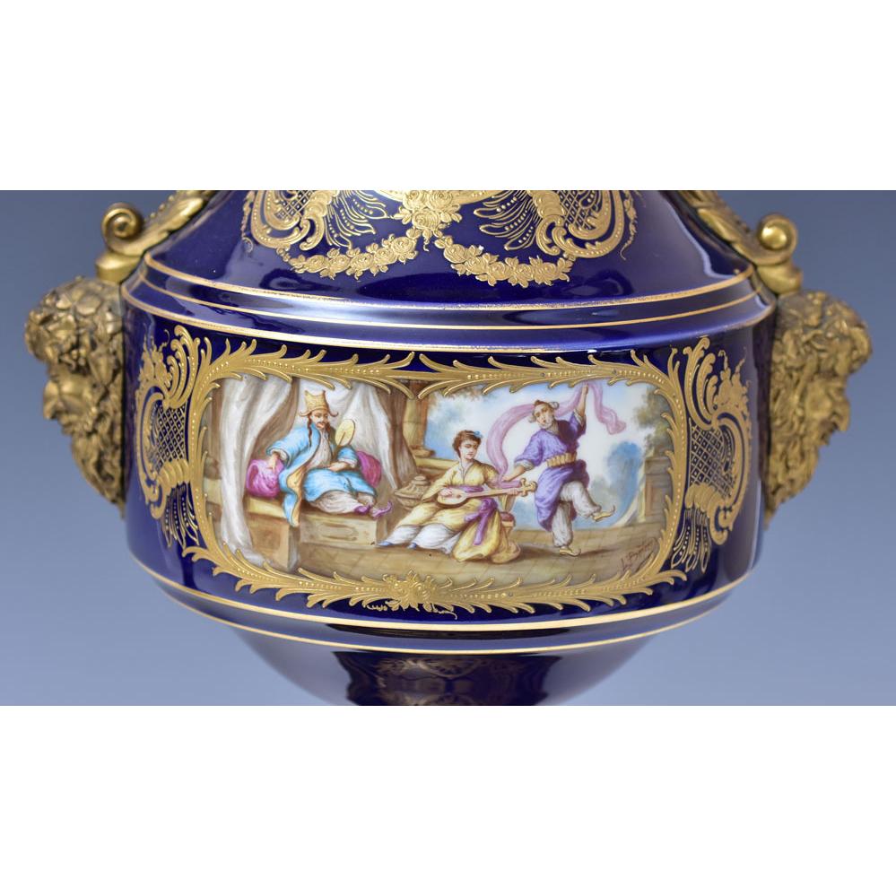 19th Century Sèvres Style Ormolu-Mounted Porcelain Figural Clockset For Sale 3