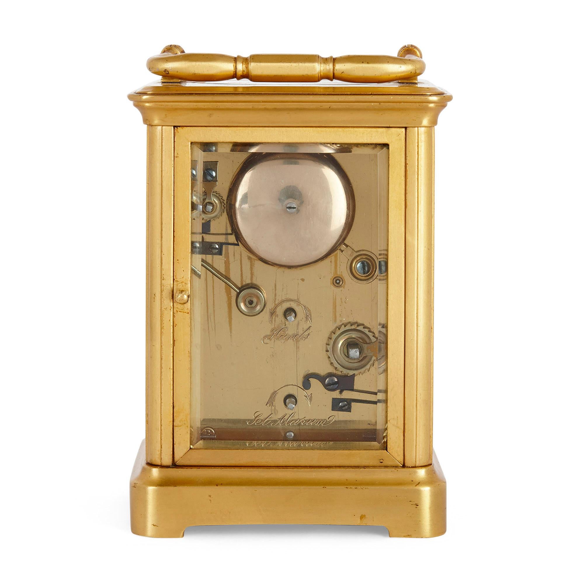 Rokoko-Stil Sèvres Stil Porzellan und Ormolu Kutsche Uhr im Zustand „Gut“ im Angebot in London, GB