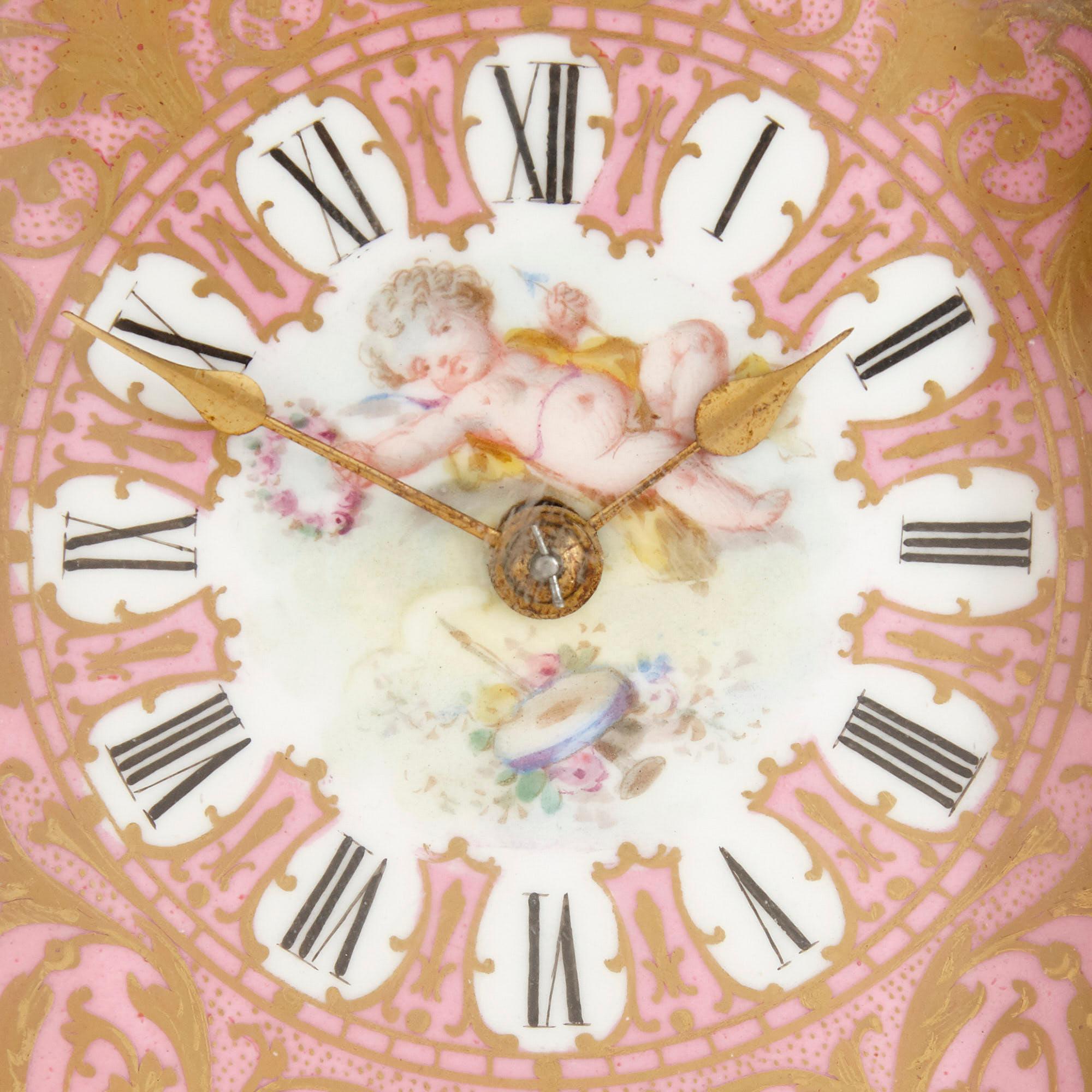 Rokoko-Stil Sèvres Stil Porzellan und Ormolu Kutsche Uhr (Goldbronze) im Angebot
