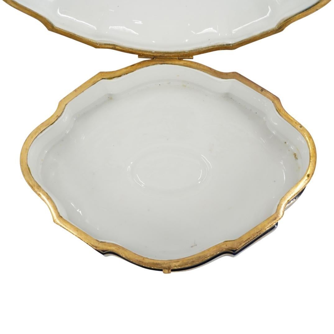 Caja tocador / joyero de porcelana estilo Sevres del siglo XIX siglo XX en venta