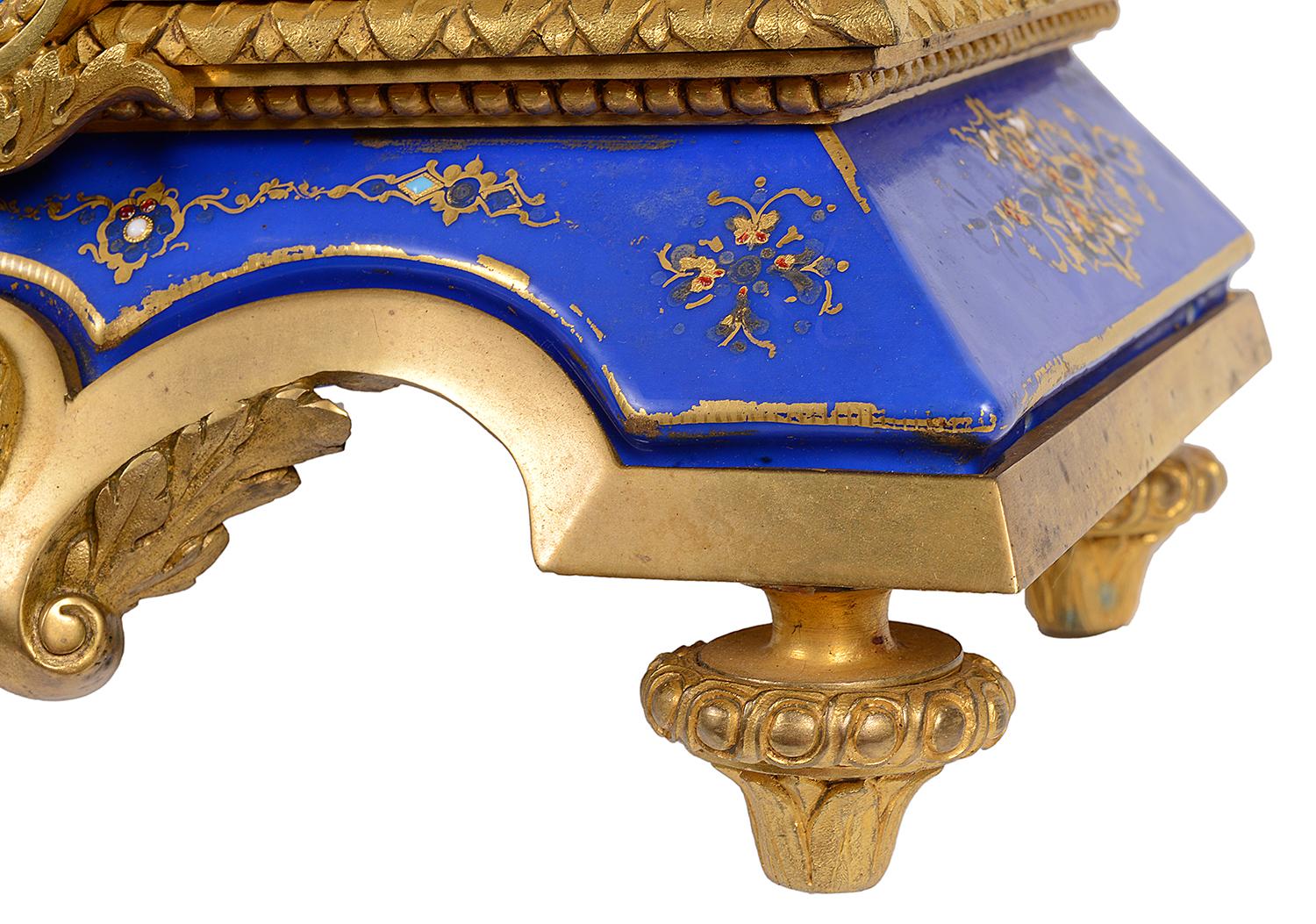 Porzellan-Kaminuhr im Sevres-Stil des 19. Jahrhunderts im Angebot 5