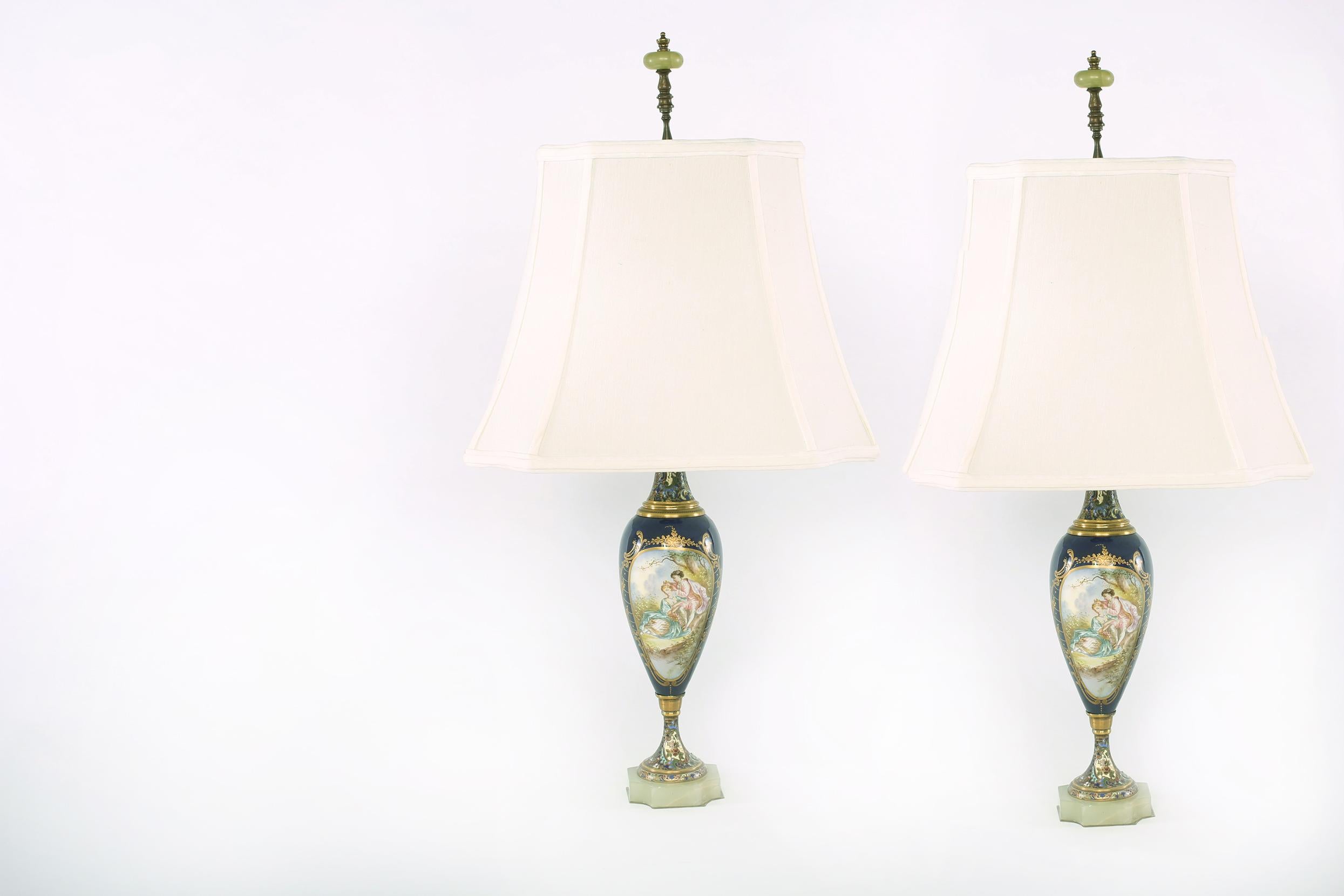 Lampes de table de style Sèvres du XIXe siècle en porcelaine et onyx avec base en vente 5