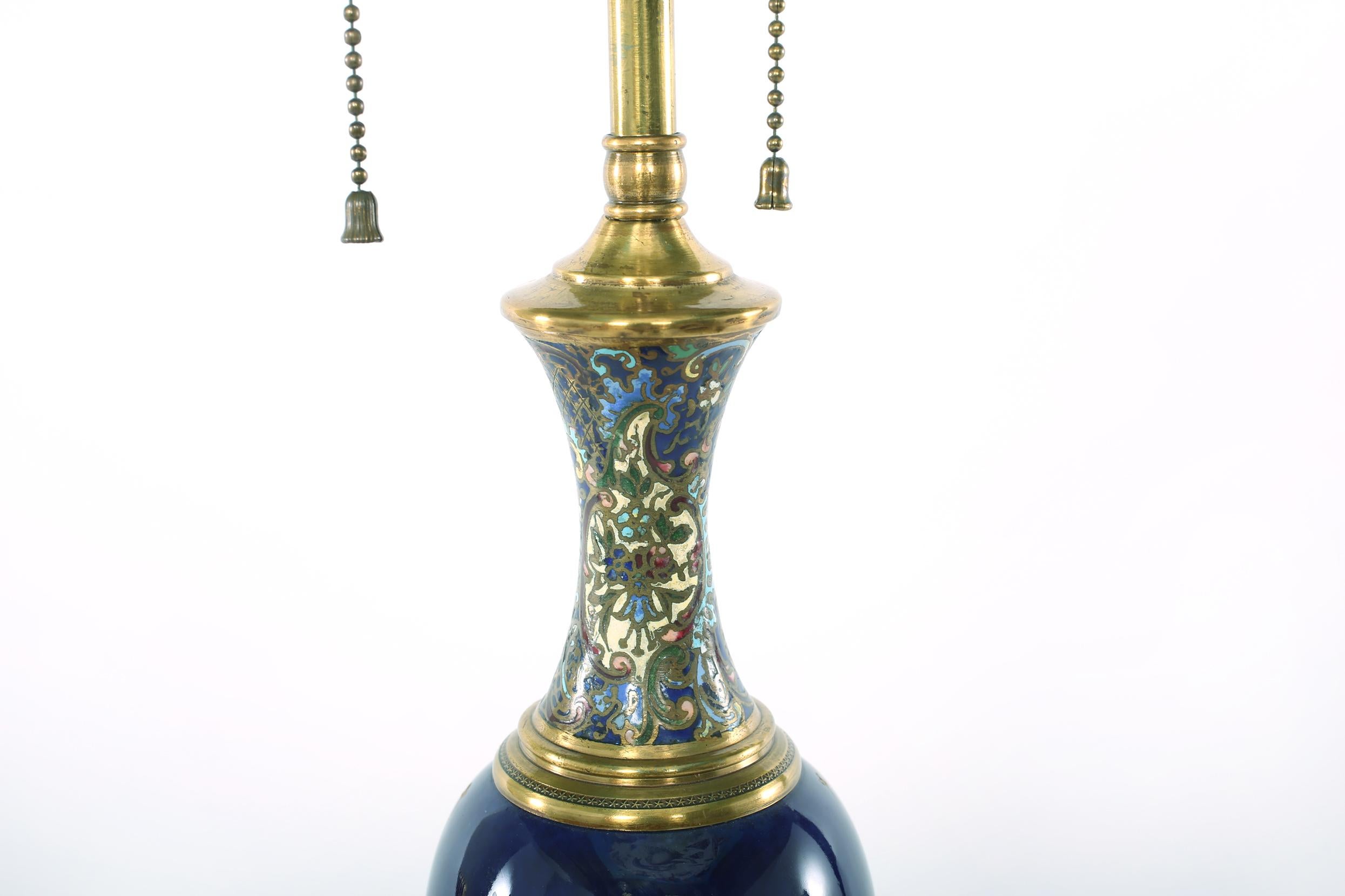 Lampes de table de style Sèvres du XIXe siècle en porcelaine et onyx avec base en vente 3