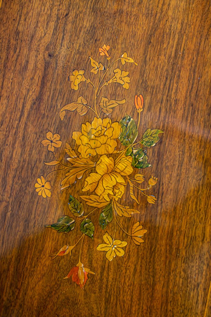 Table à couture du XIXe siècle avec plateau incrusté en vente 3