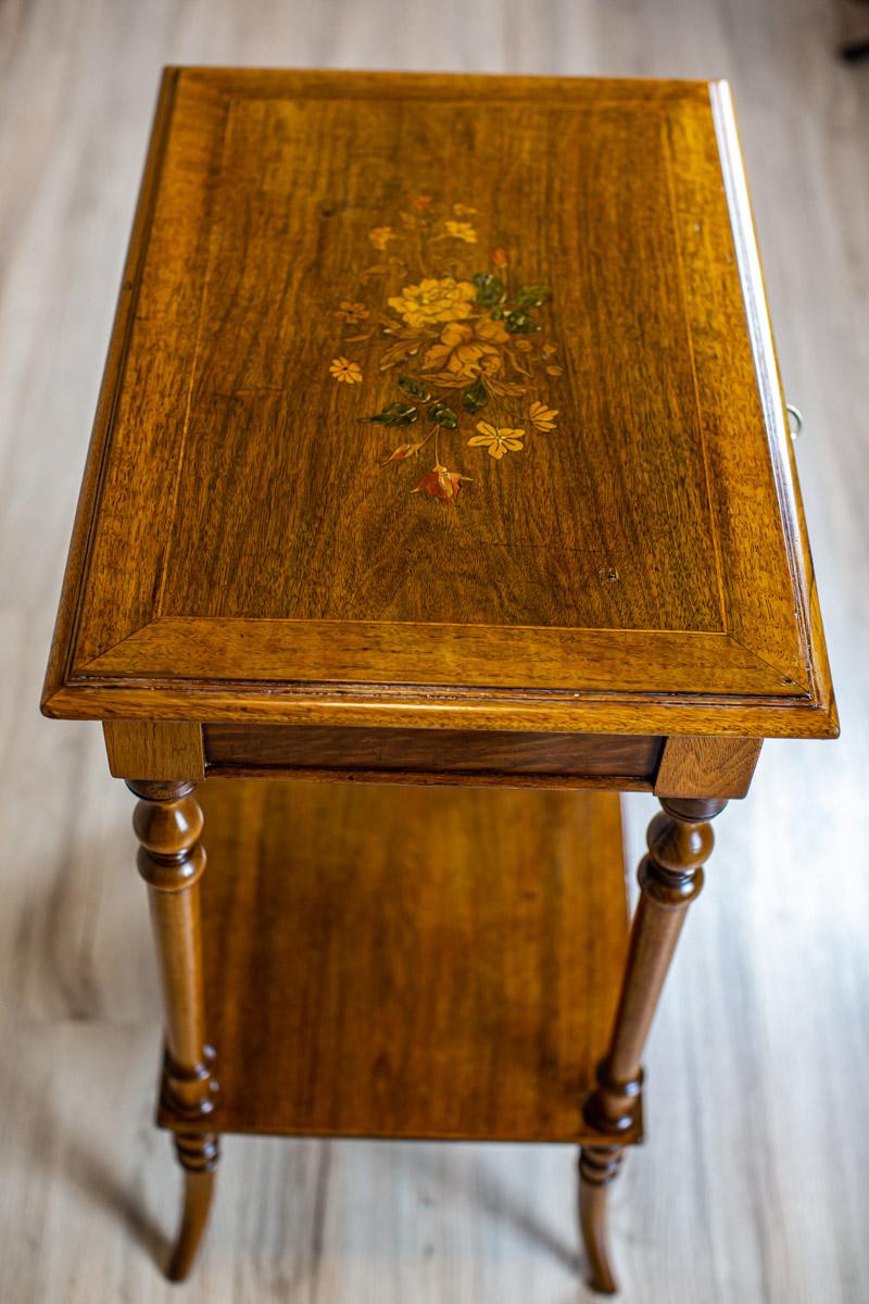 Bois Table à couture du XIXe siècle avec plateau incrusté en vente
