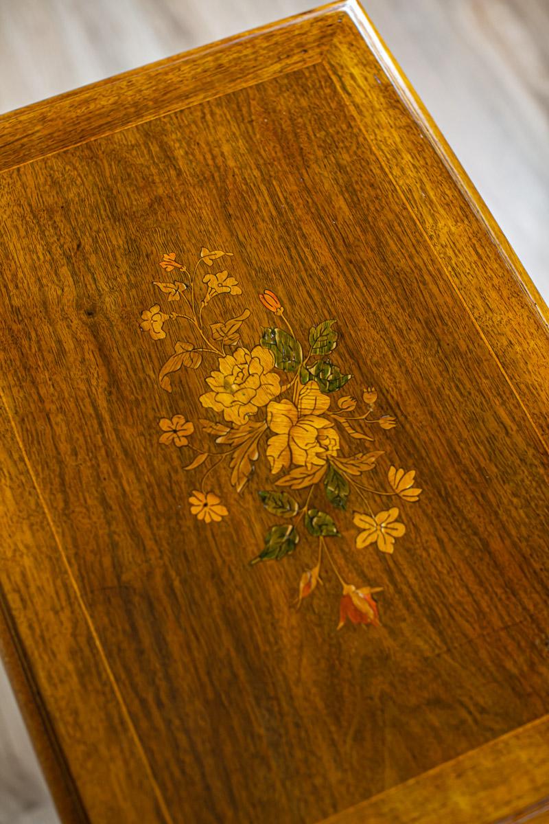 Table à couture du XIXe siècle avec plateau incrusté en vente 2