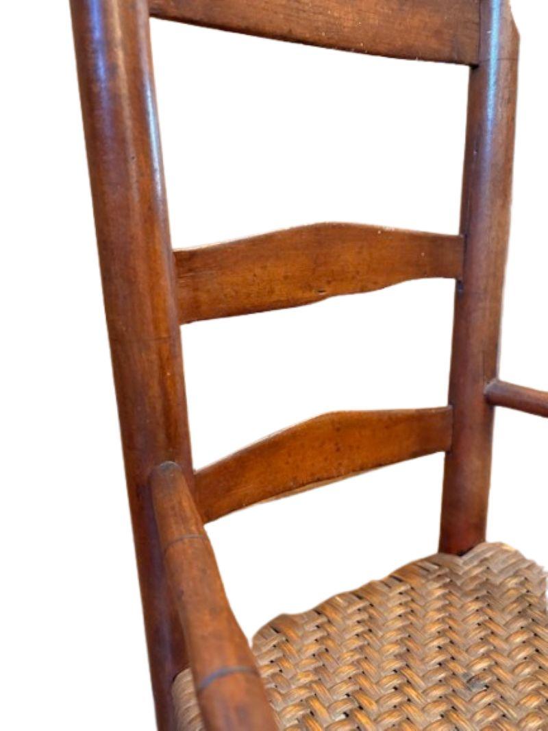 Shaker-Kindersessel aus dem 19. Jahrhundert mit Leiterrücken, um 1870 (Handgefertigt) im Angebot