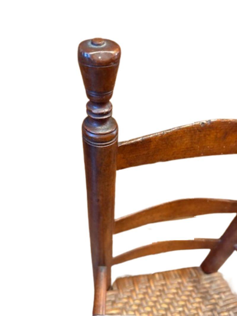 Shaker-Kindersessel aus dem 19. Jahrhundert mit Leiterrücken, um 1870 (Holz) im Angebot