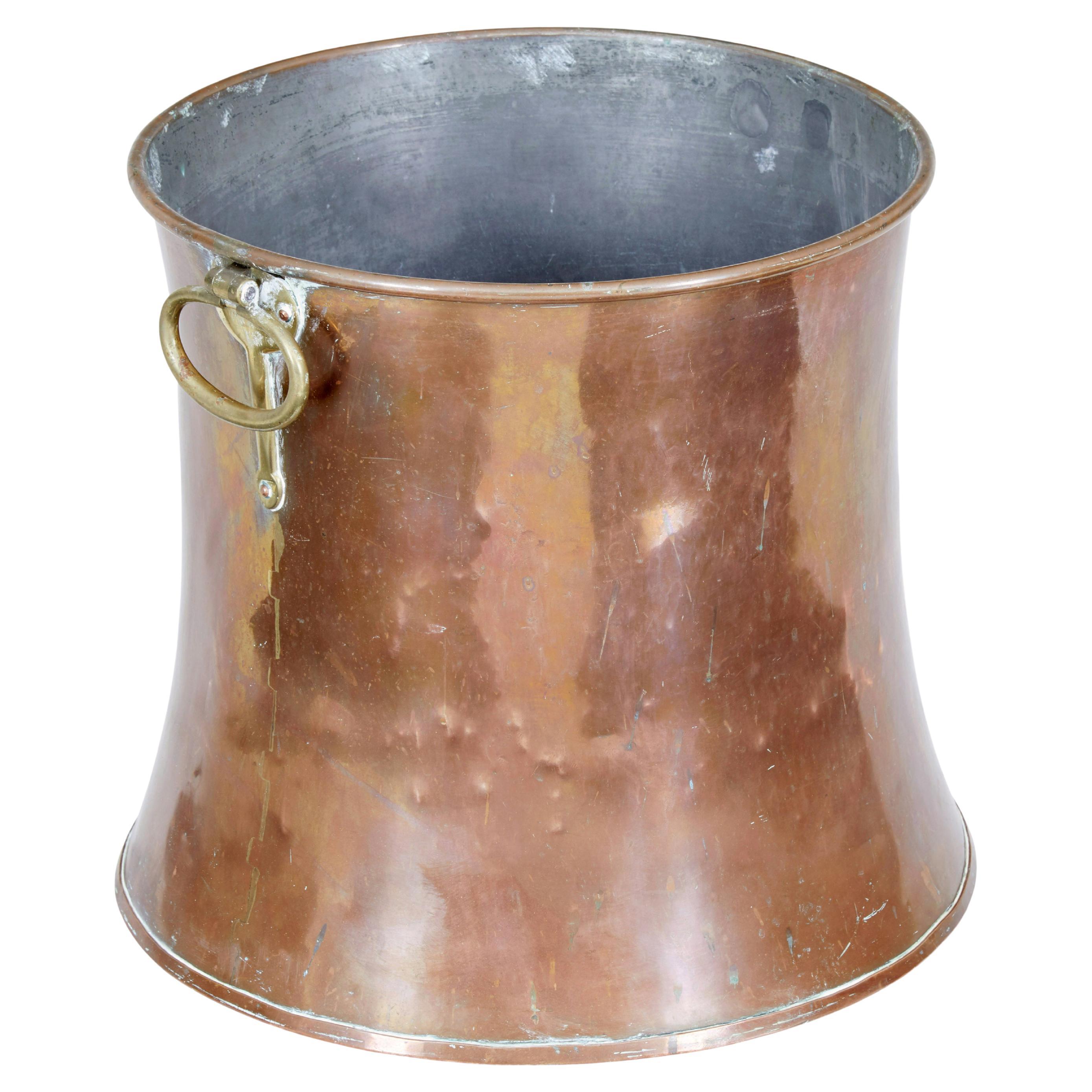 Poubelle à bûches en cuivre et laiton du 19ème siècle en vente