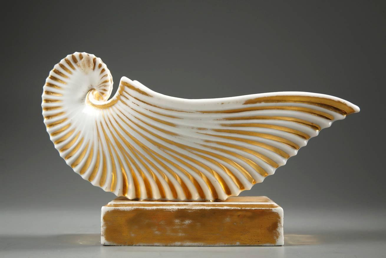 19th Century Shell-Shaped, White Porcelain Inkwell In Good Condition For Sale In Paris, FR