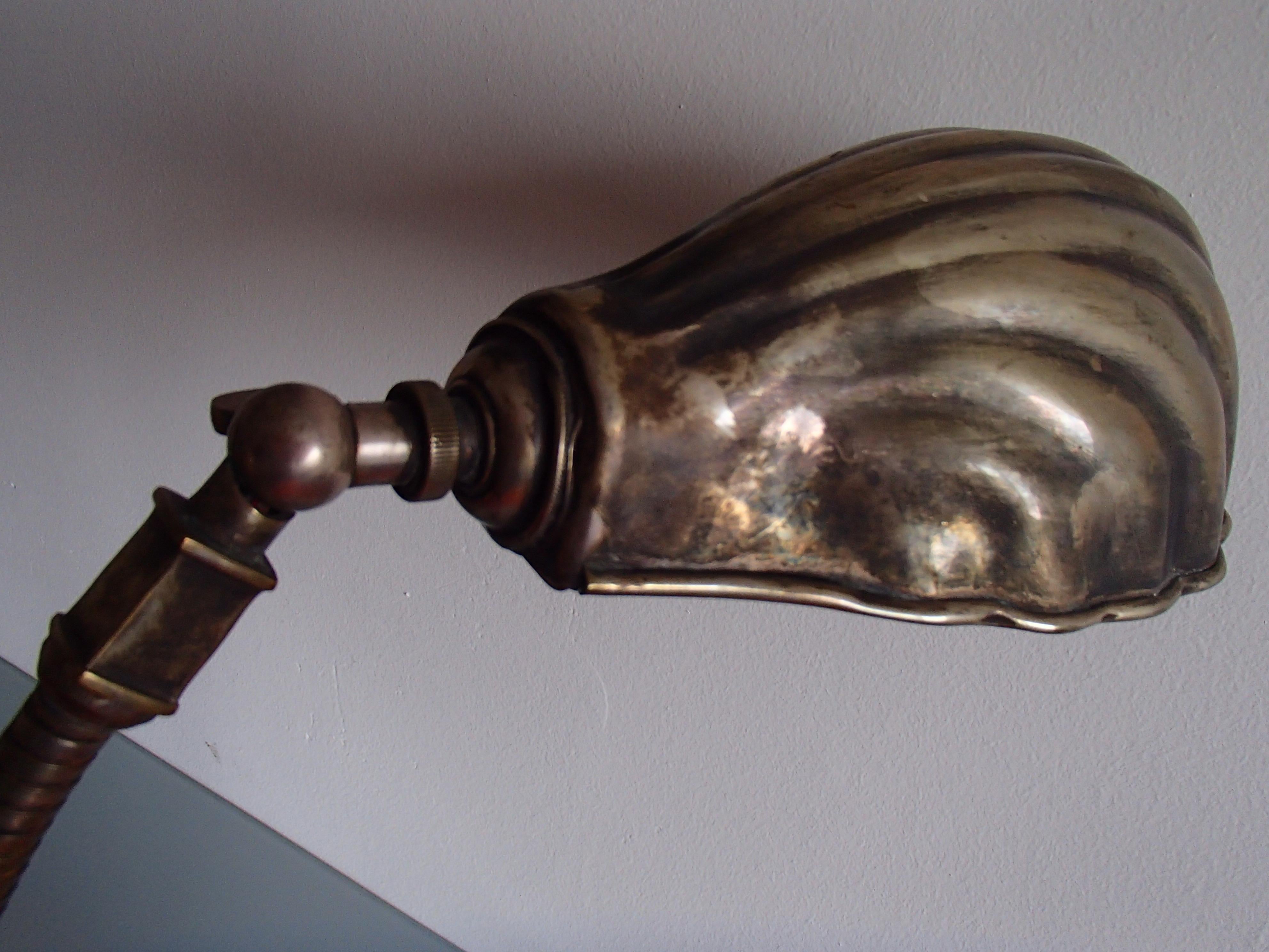 Lampe de table en forme de coquillage avec col souple, XIXe siècle État moyen - En vente à Weiningen, CH