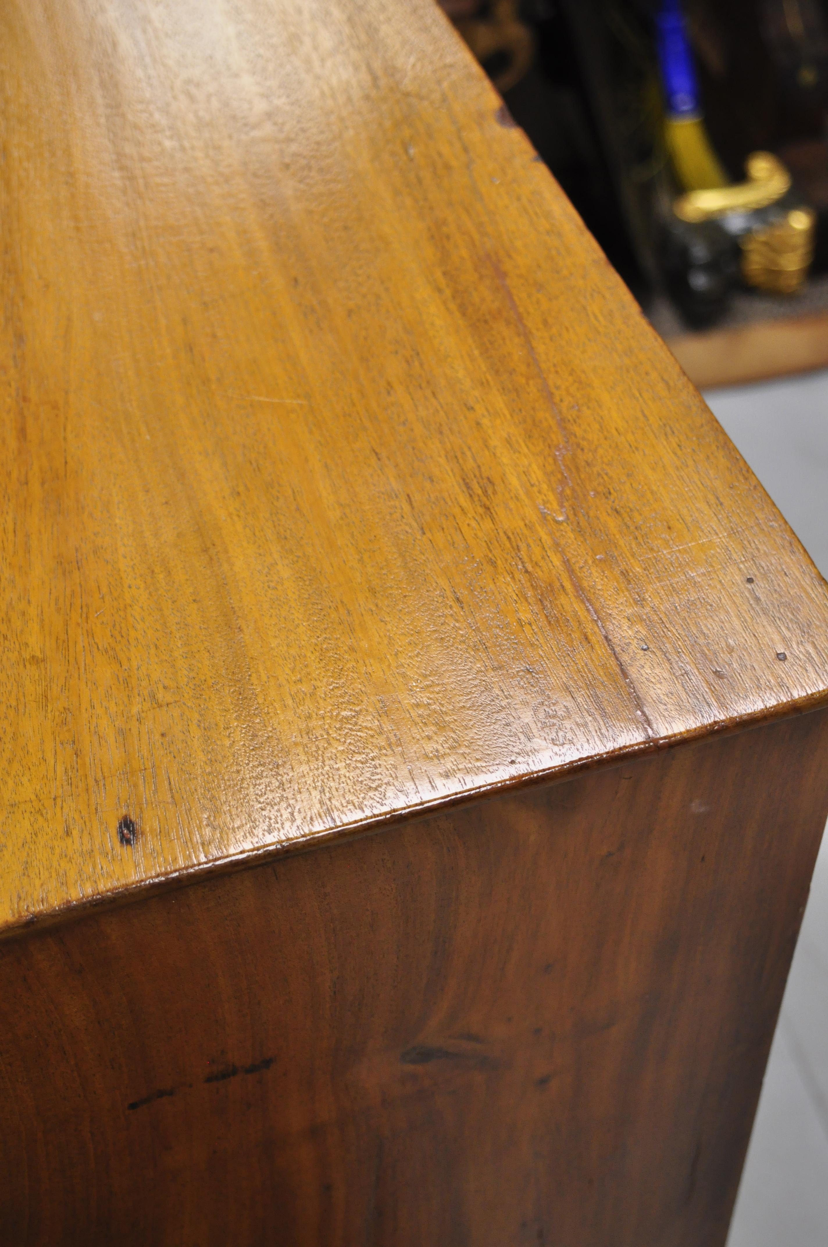 19th Century Sheraton 4-Drawer Mahogany Bow Front Bachelor Chest Dresser 1