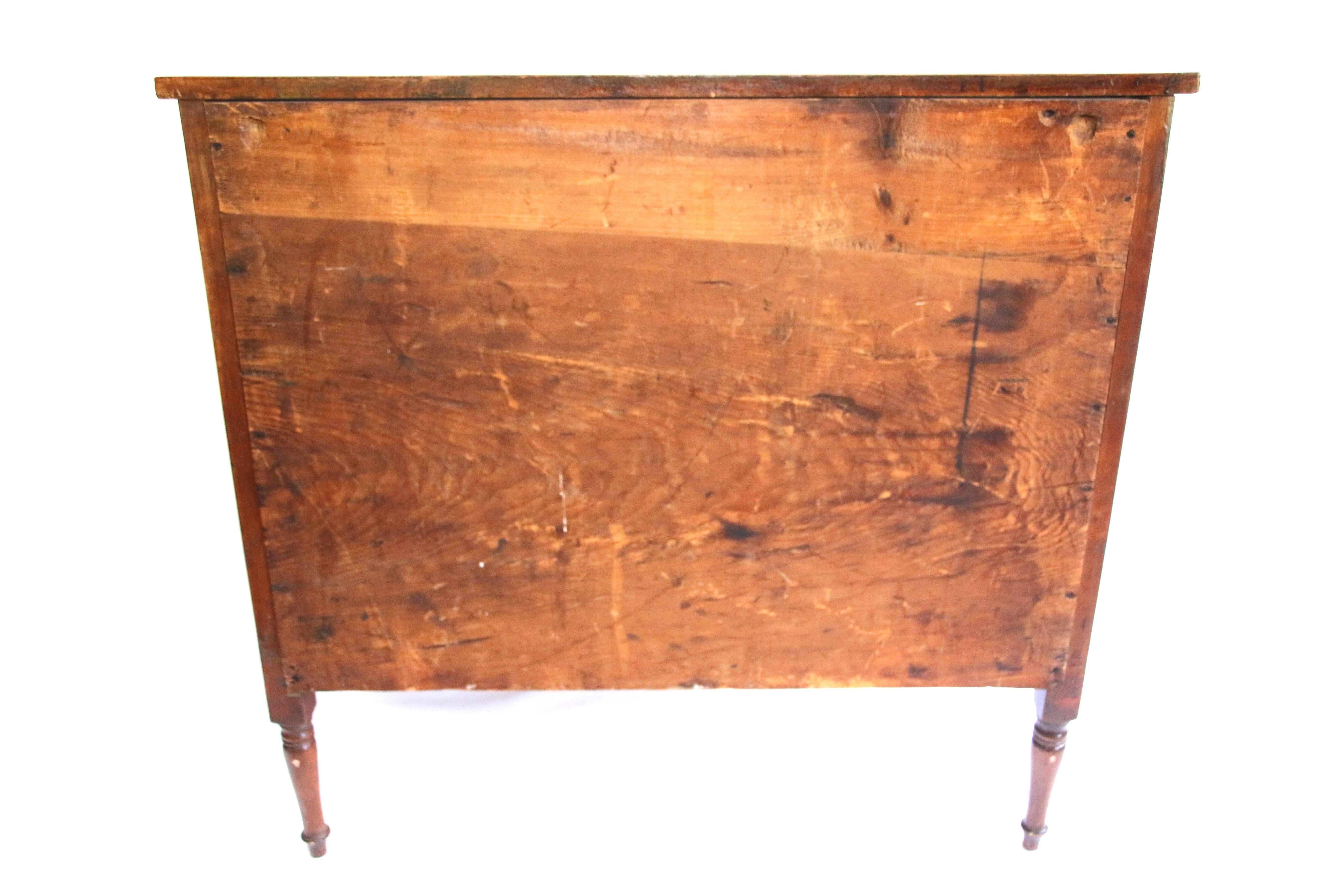 19th Century Sheraton Four-Drawer Inlaid Bowfront Chest of Drawers For Sale 4