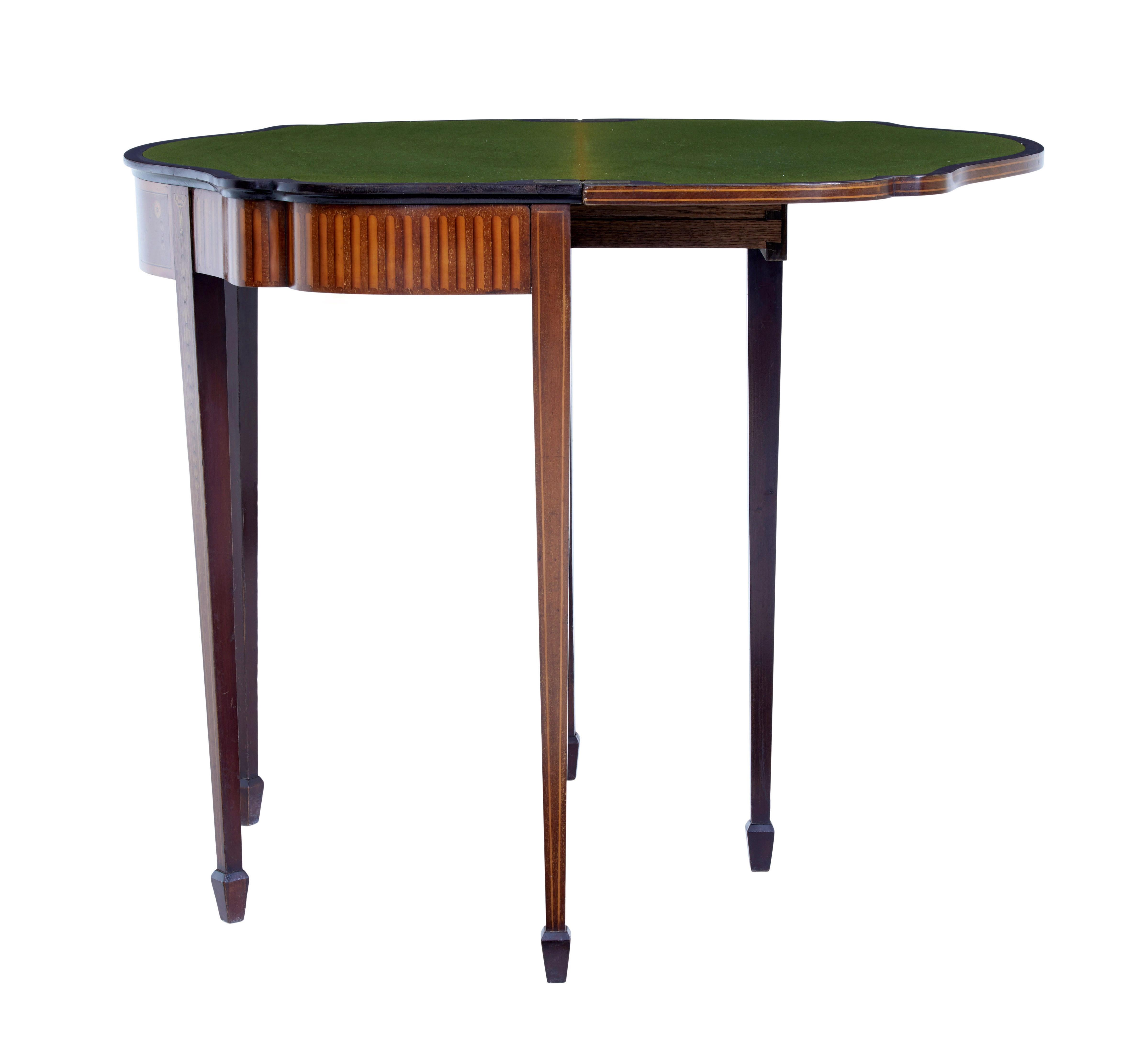 Table à cartes en acajou marqueté Sheraton Revival du 19e siècle en vente 1