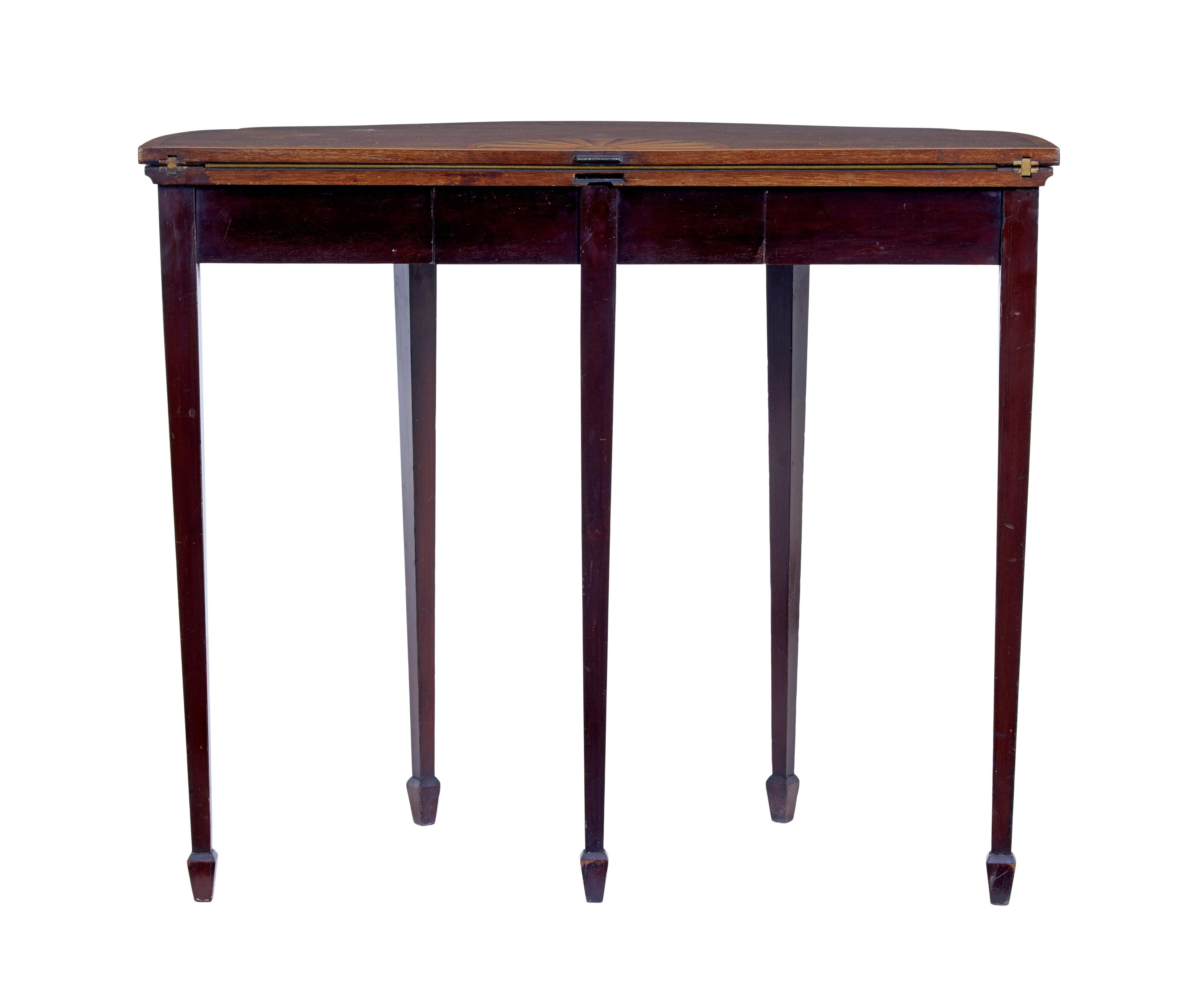 Table à cartes en acajou marqueté Sheraton Revival du 19e siècle en vente 2