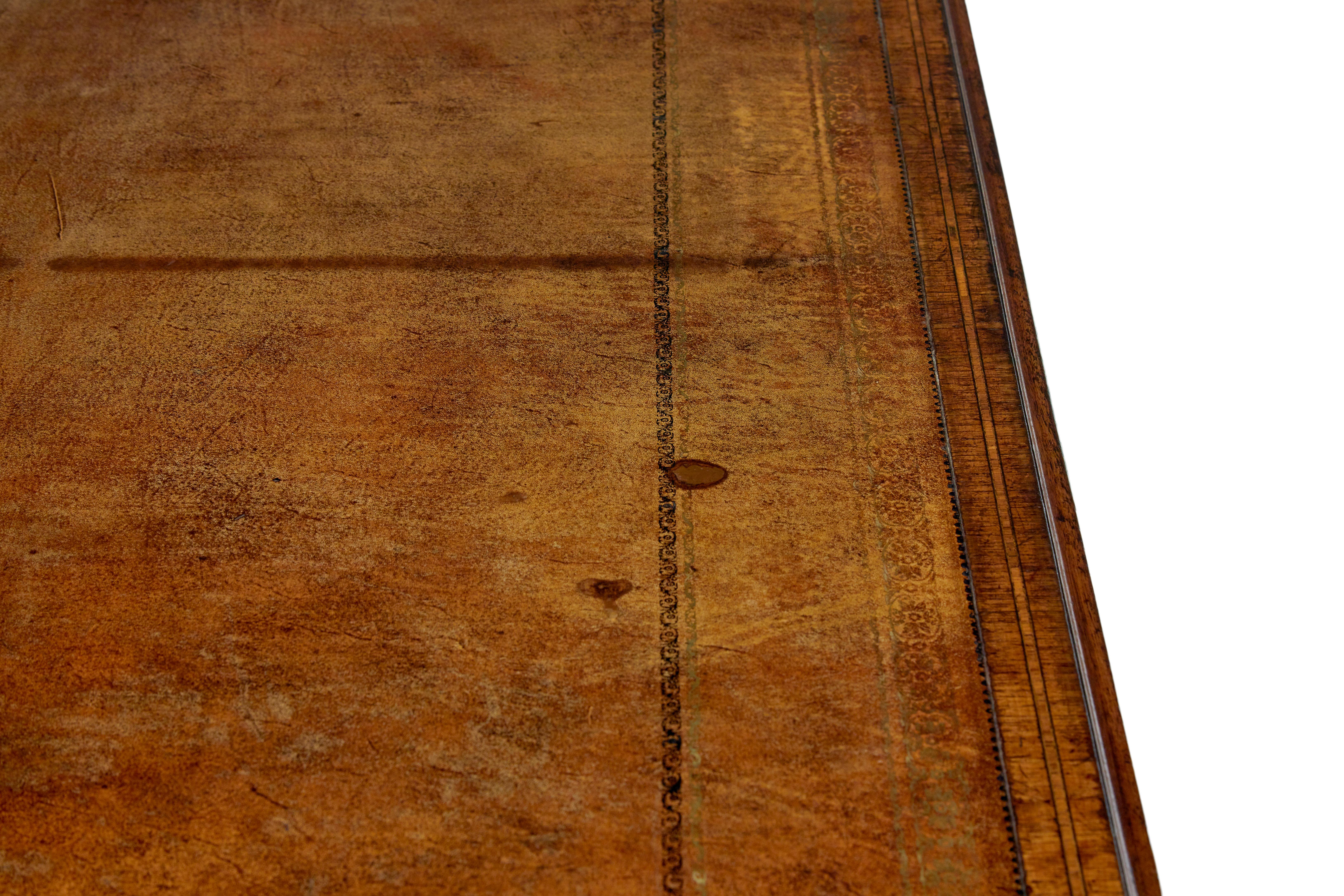 19th century Sheraton revival leather top library table en vente 3