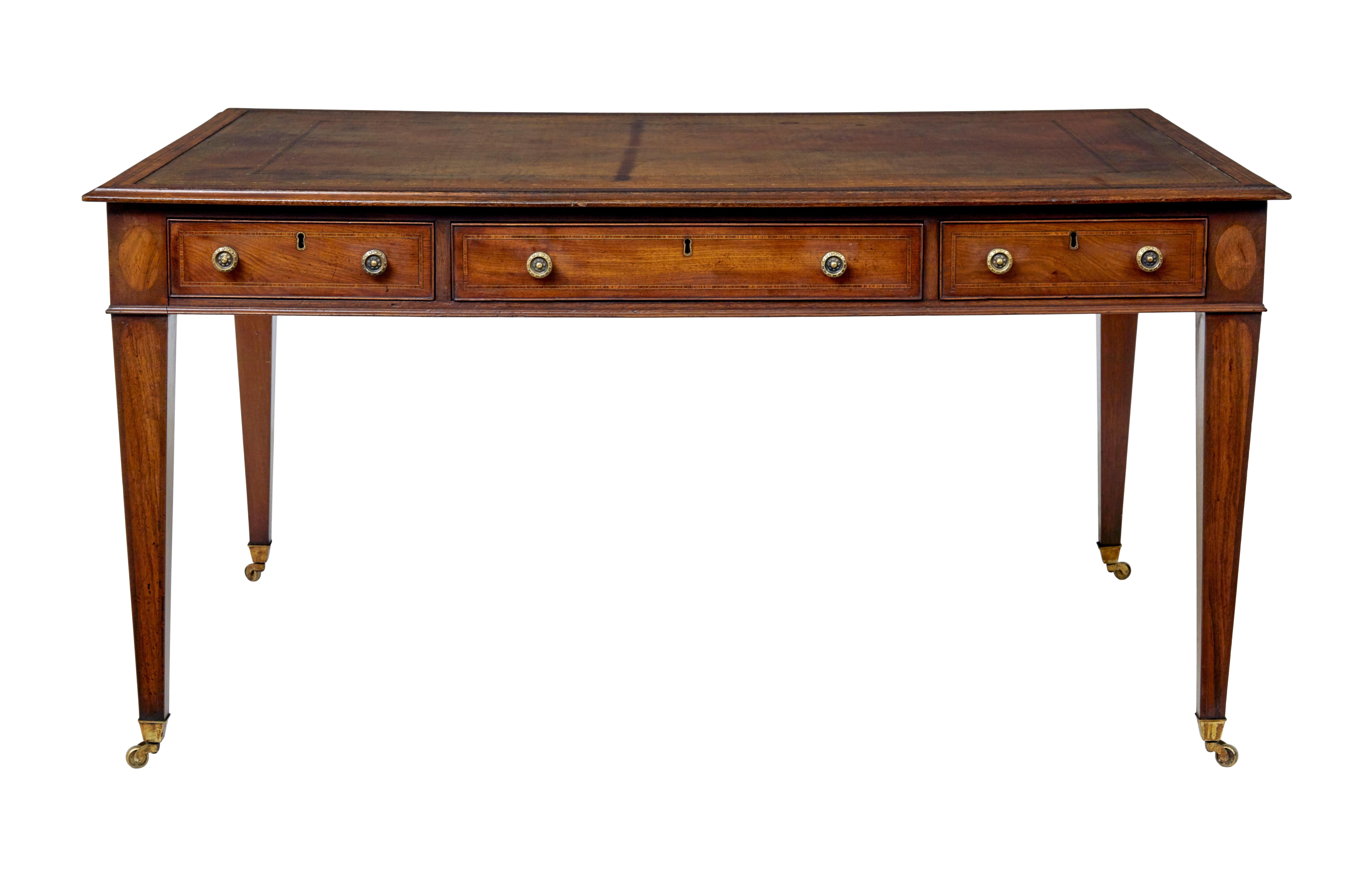 Sculpté à la main 19th century Sheraton revival leather top library table en vente