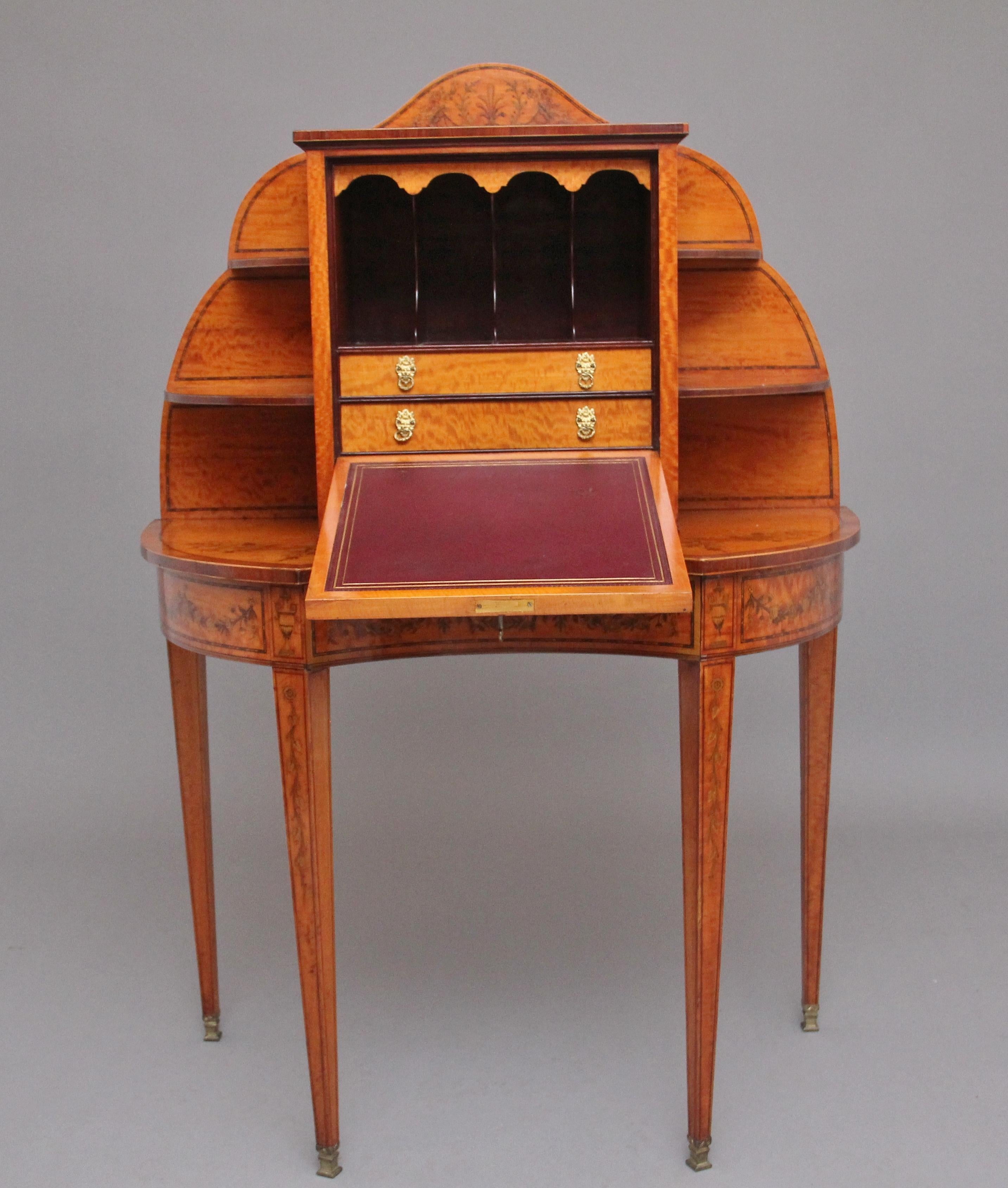 Schreibtisch aus Seidenholz im Sheraton-Revival-Stil des 19. Jahrhunderts (Britisch) im Angebot
